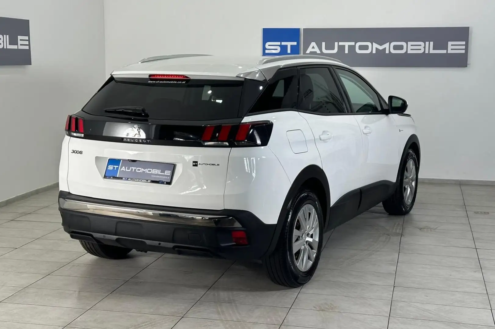 Peugeot 3008 Active Aut. // 1.BESITZ // NAVI // SHZ // AHK // Weiß - 2