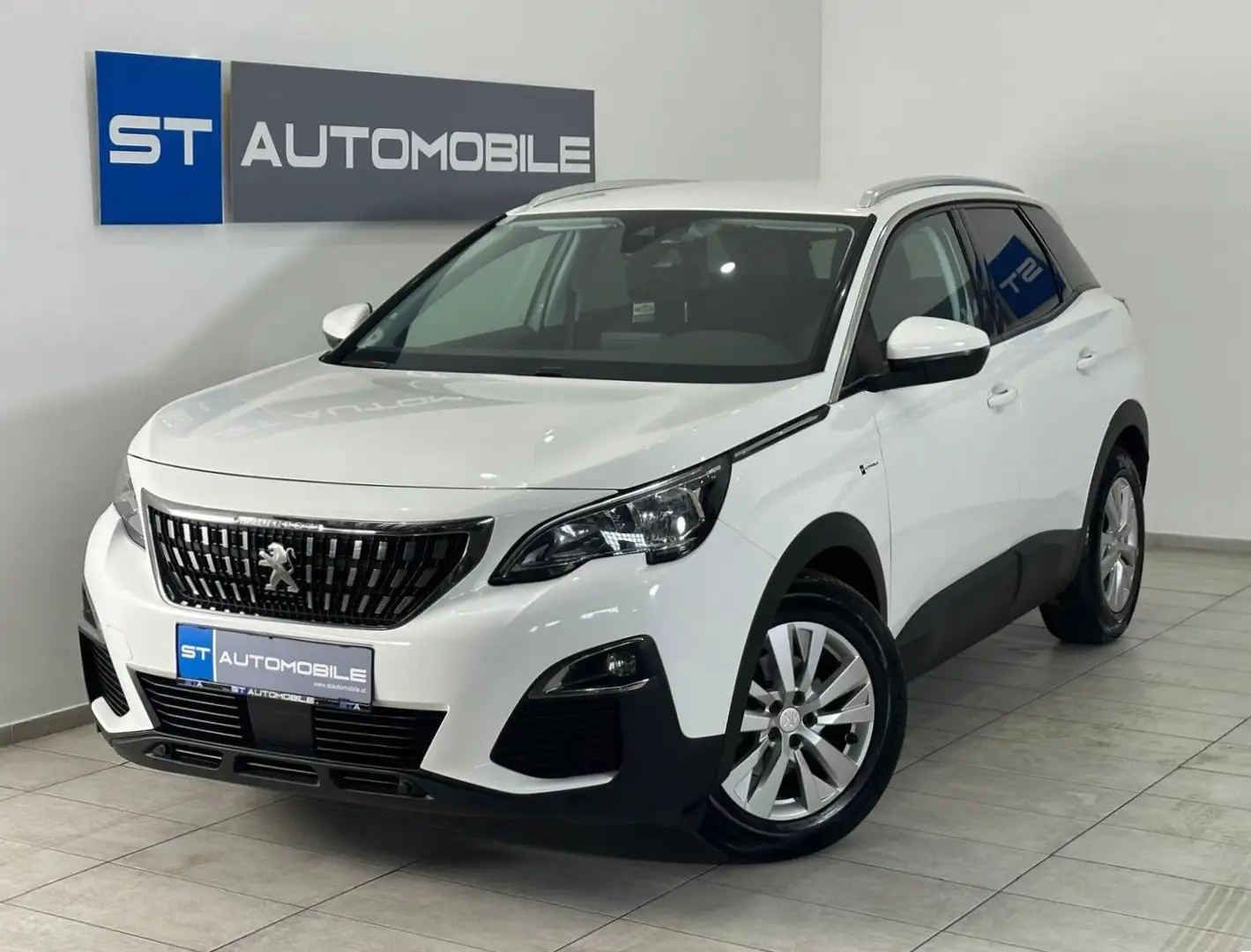 Peugeot 3008 Active Aut. // 1.BESITZ // NAVI // SHZ // AHK // Weiß - 1