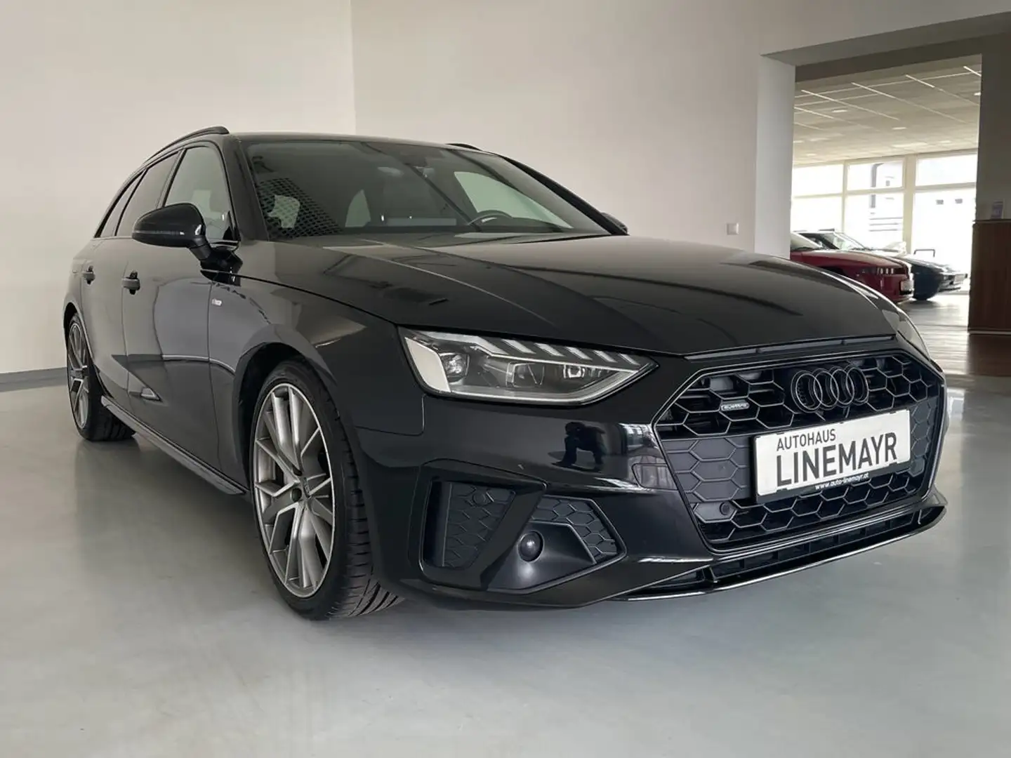 Audi A4 Avant 40 TDI Quattro  S line Competition Schwarz - 2
