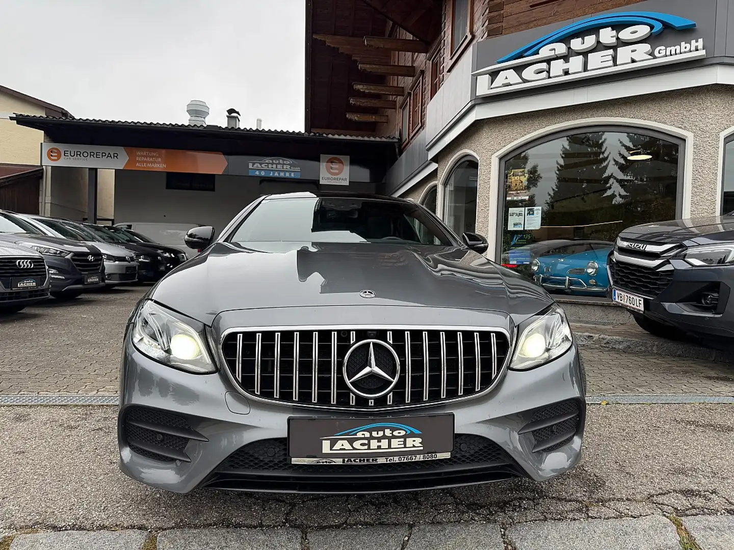 Mercedes-Benz E 300 Aut. Coupe AMG Line Sport Gris - 2