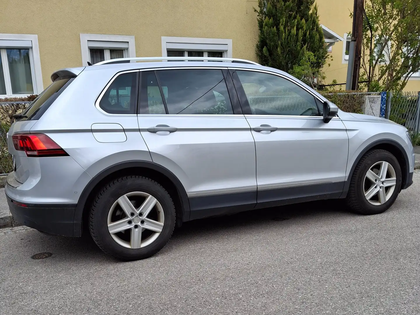 Volkswagen Tiguan Tiguan 2,0 TDI SCR Sky Sky Silber - 1