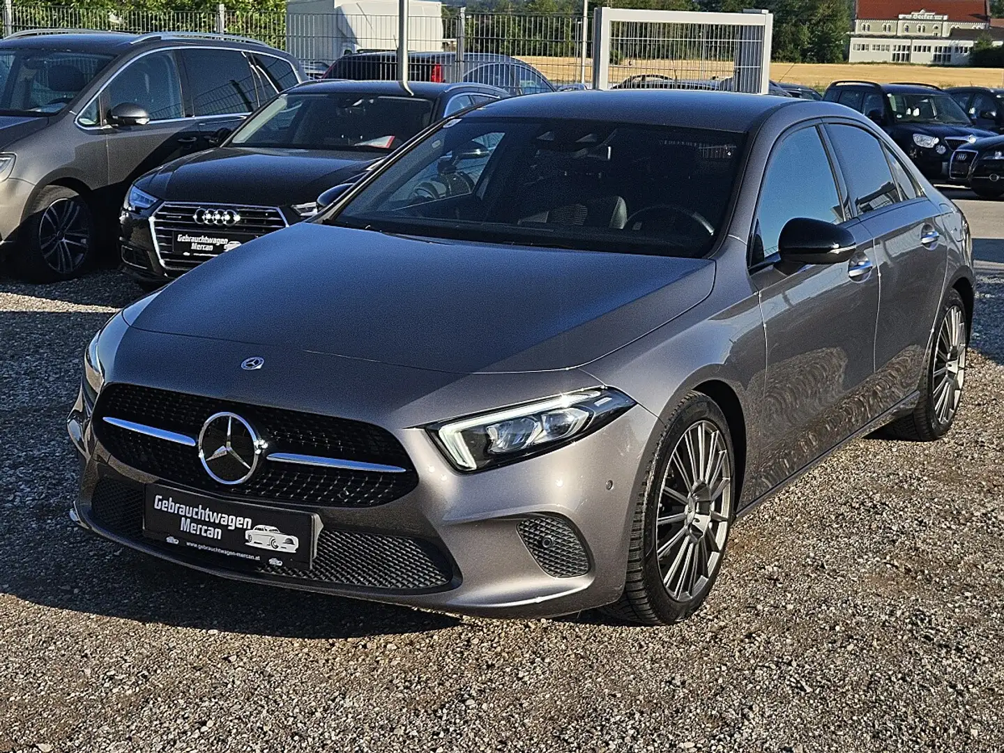 Mercedes-Benz A 180 d Limousine Automatik / Top Ausstattung Grau - 1