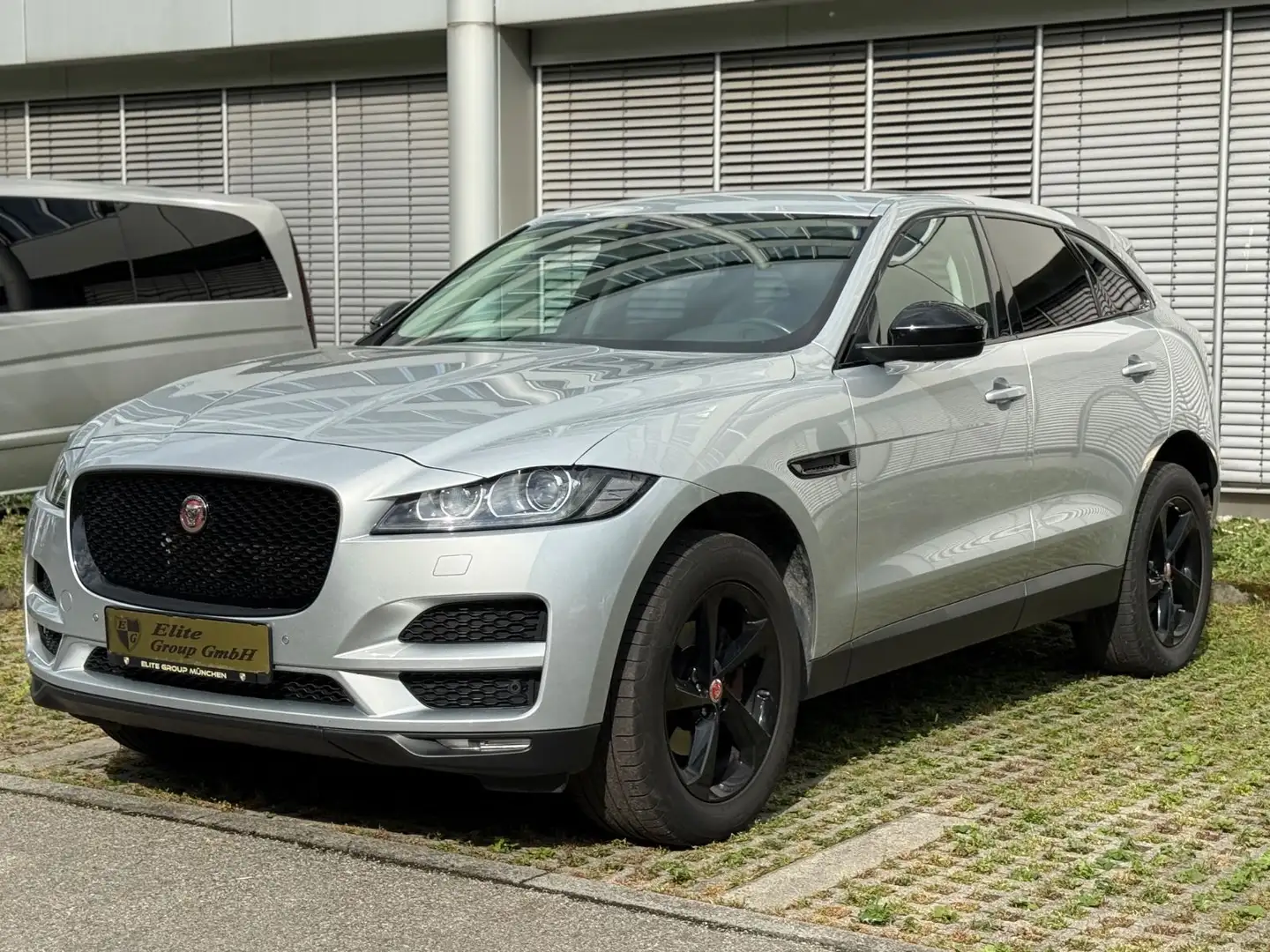 Jaguar F-Pace Perstige AWD 2.0d*Kamera*Assistenz-Paket* Grau - 1