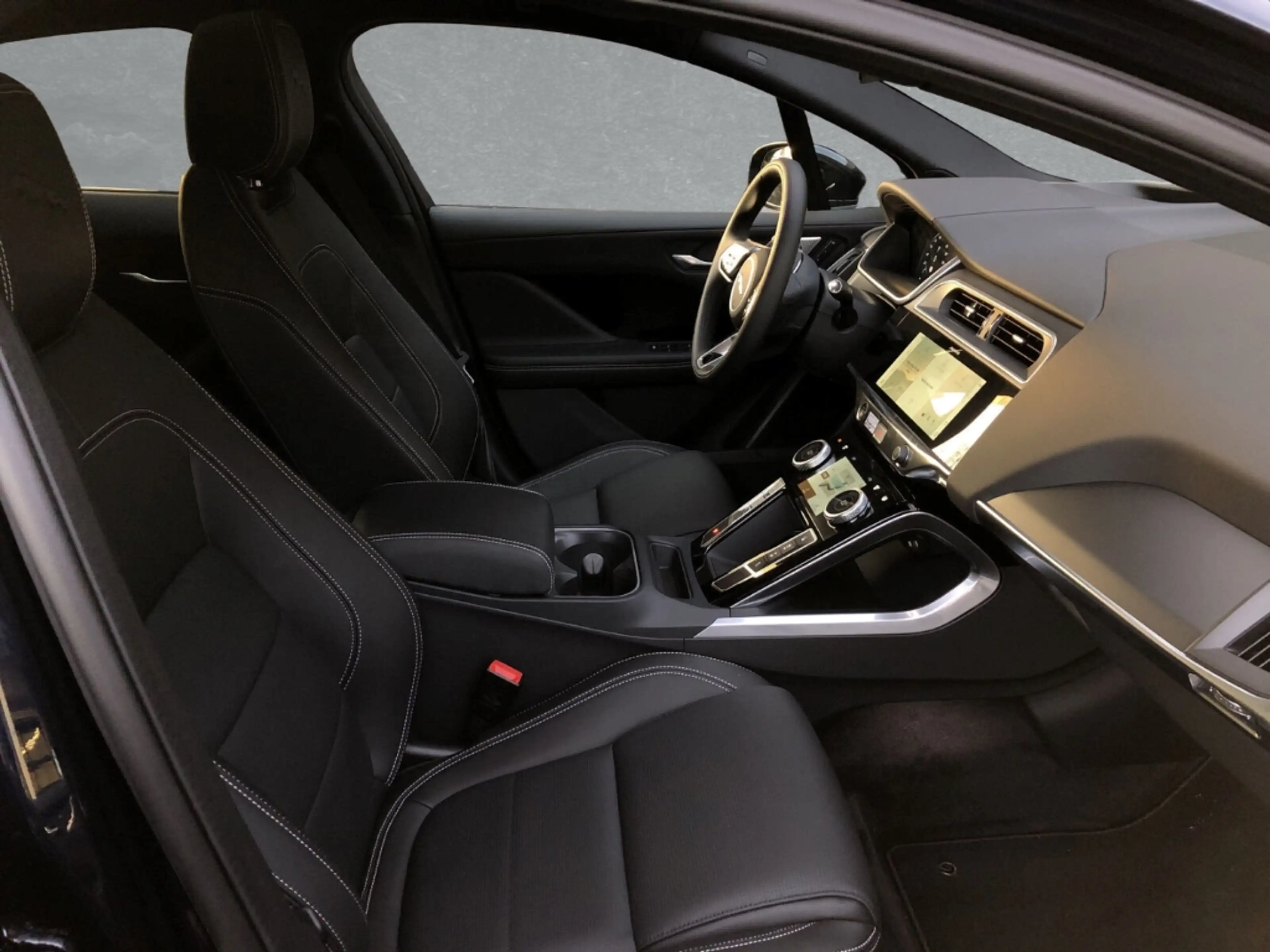 Jaguar I-Pace EV400 AWD R-Dyn. SE Winter Paket Panorama — photo 4