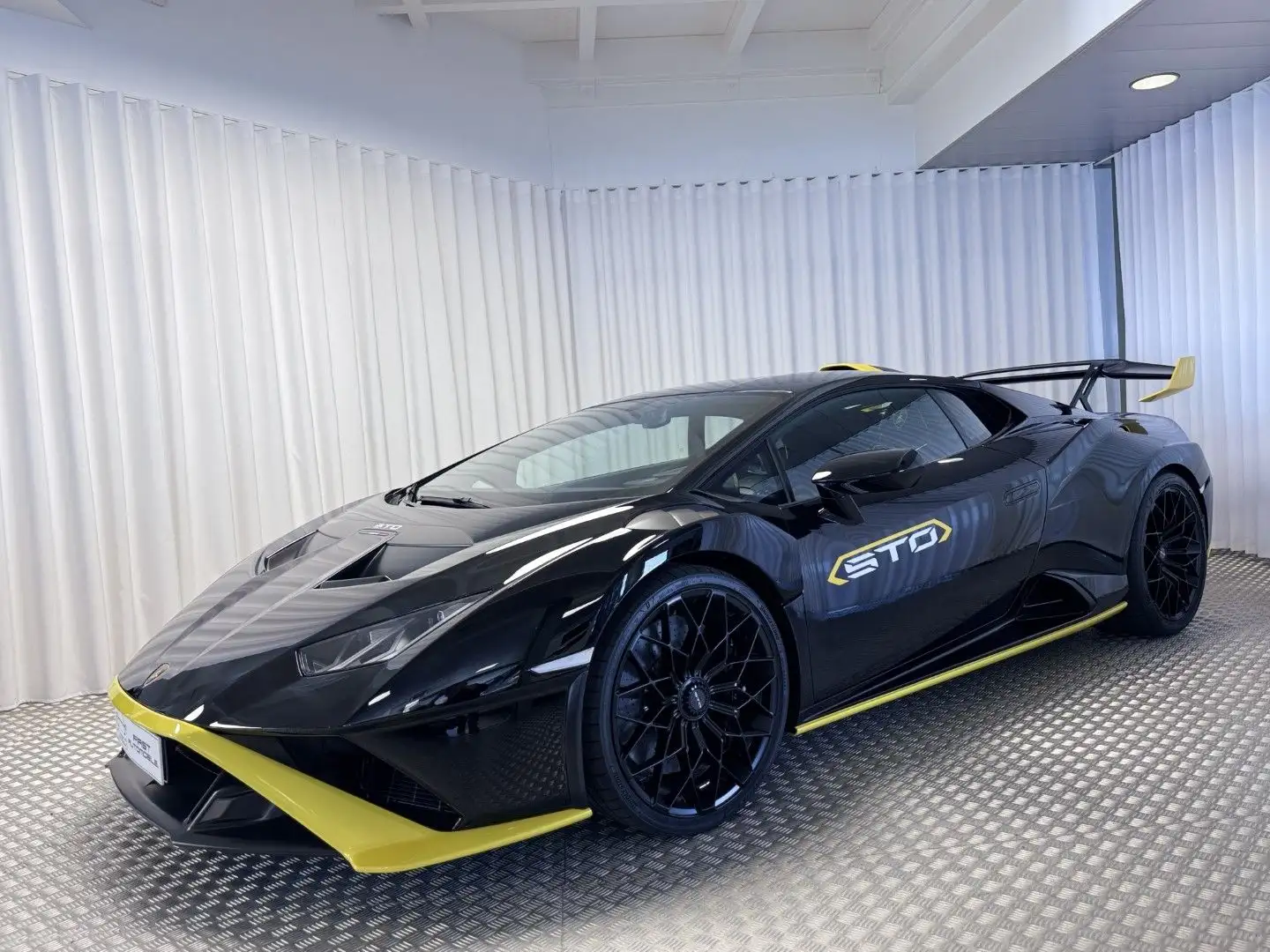 Lamborghini STO  5,2L V10 640CV RWD LDF7 Noir - 1