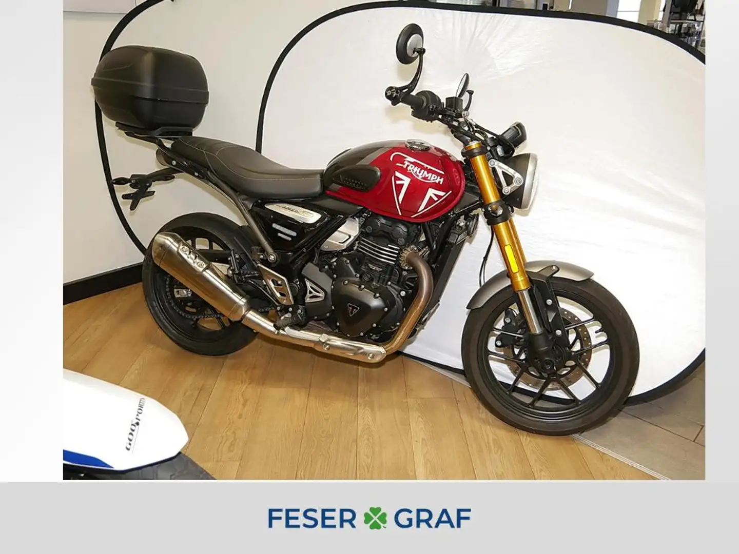 Triumph sofort verfügbar, mit Zubehör Rouge - 1