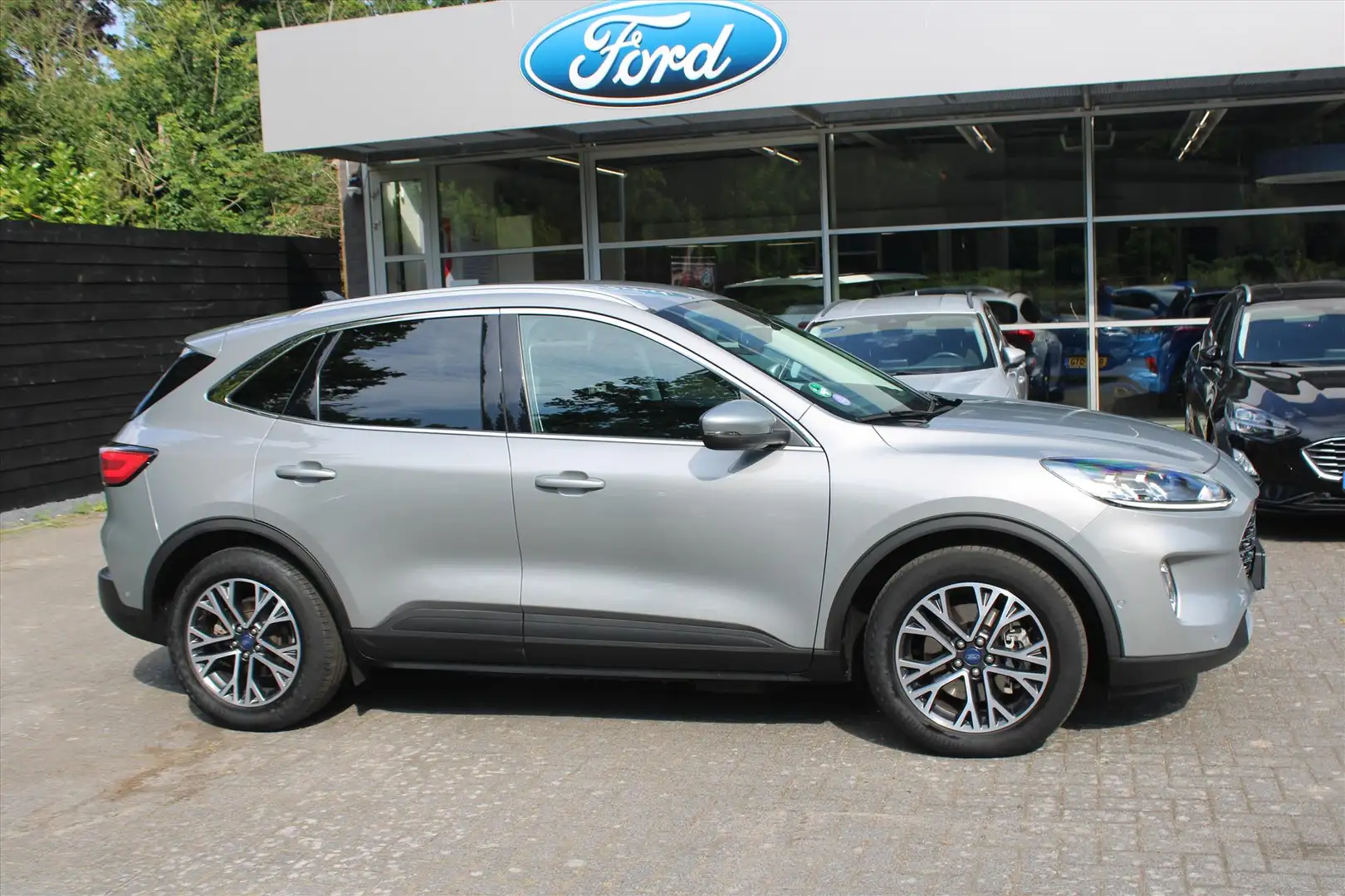 Ford Kuga 2.5 PHEV AUT 225pk Titanium, Winterpack, Trekhaak, Grijs - 2
