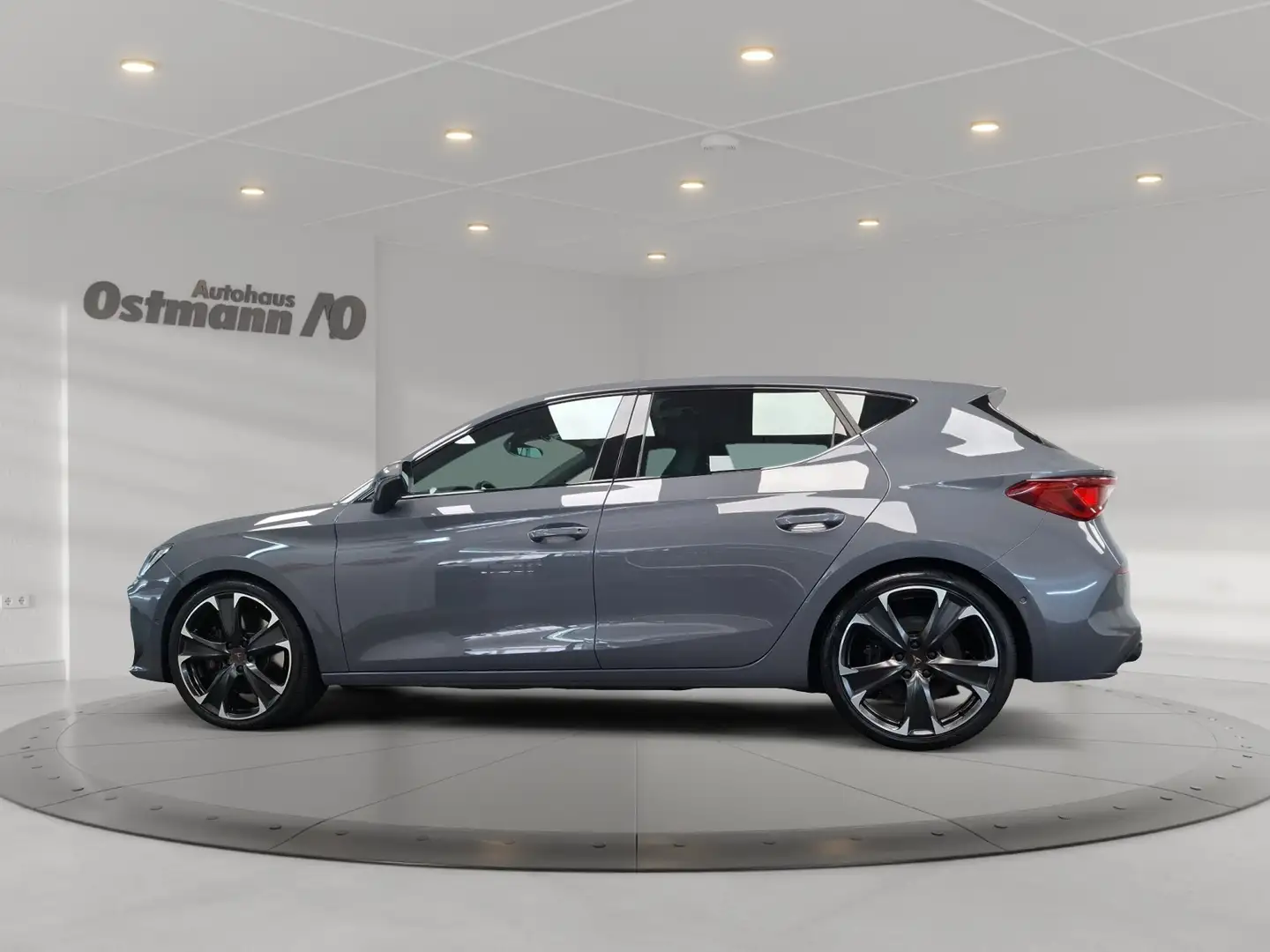 CUPRA Leon VZ 2.0 TSI ACC RFK LED LM Pano Grau - 2