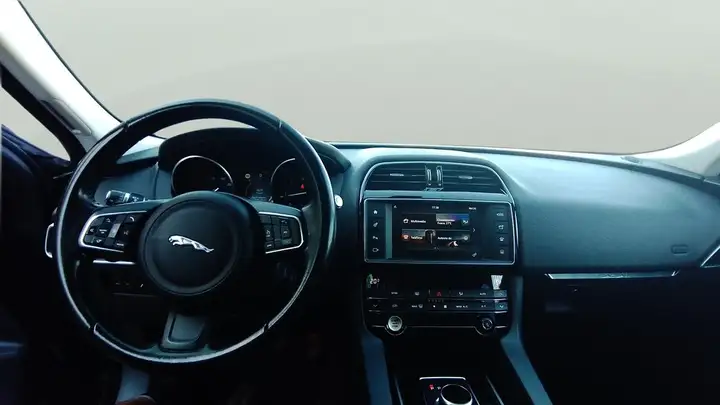 Jaguar F-Pace 2017, foto 15