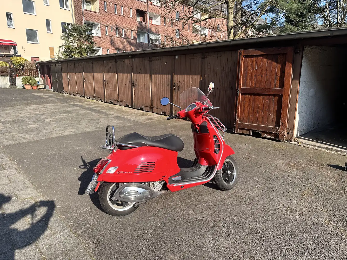 Vespa GTS 300 i.e ABS Roşu - 2