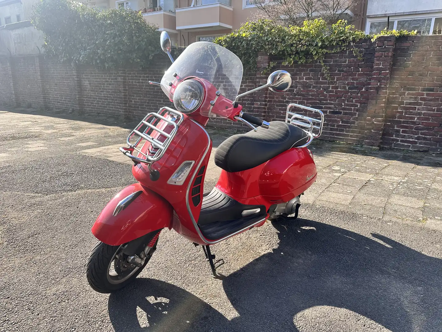 Vespa GTS 300 i.e ABS Roşu - 1