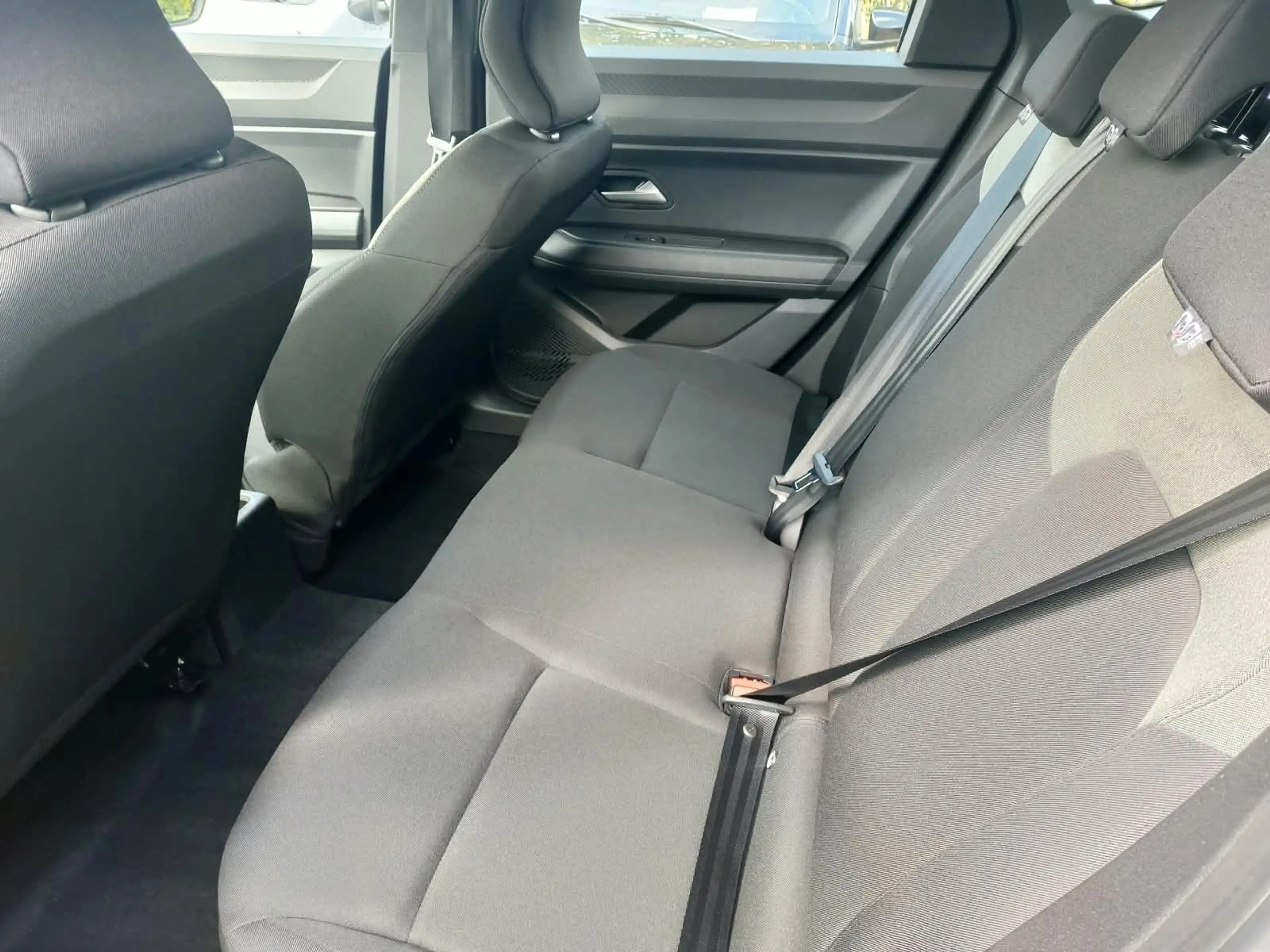 Dacia Bigster TCe 140 Essential — photo 9
