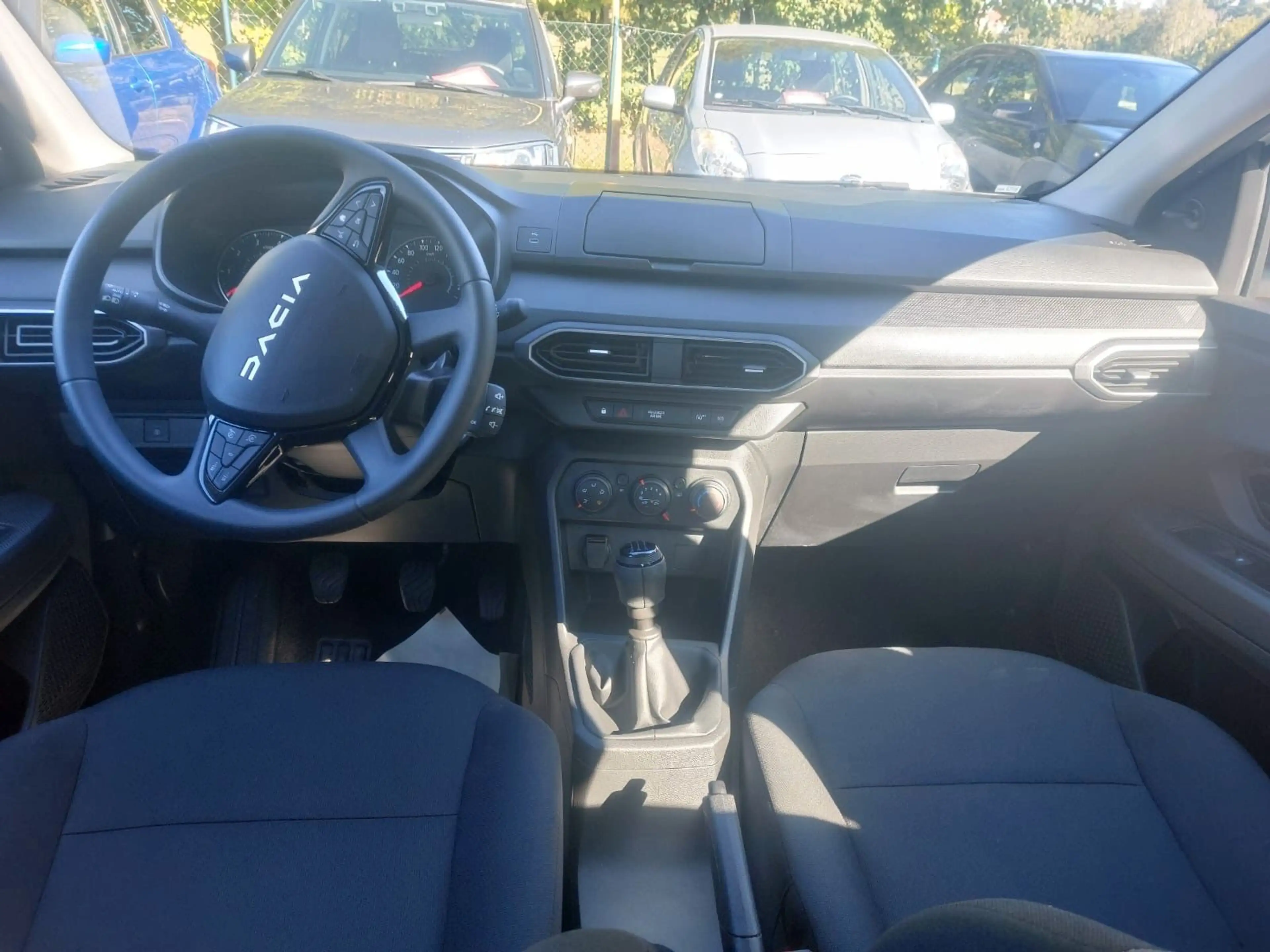 Dacia Bigster TCe 140 Essential — photo 8
