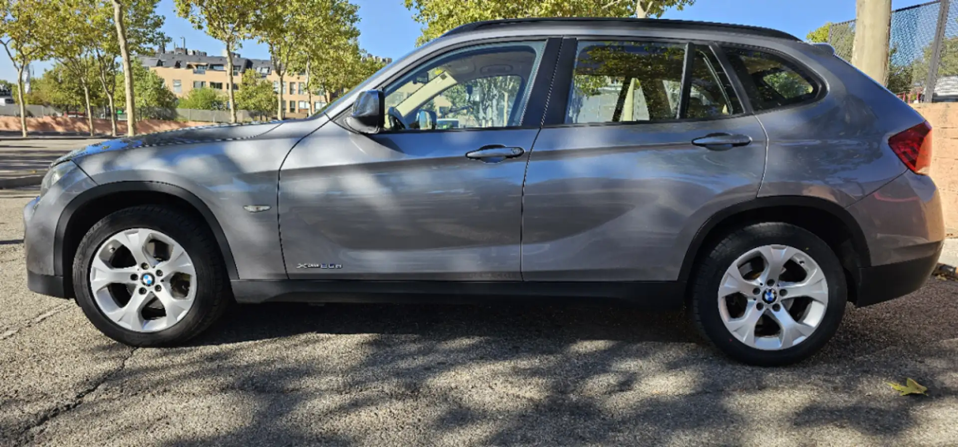 BMW X1 xDrive 20dA Gris - 2