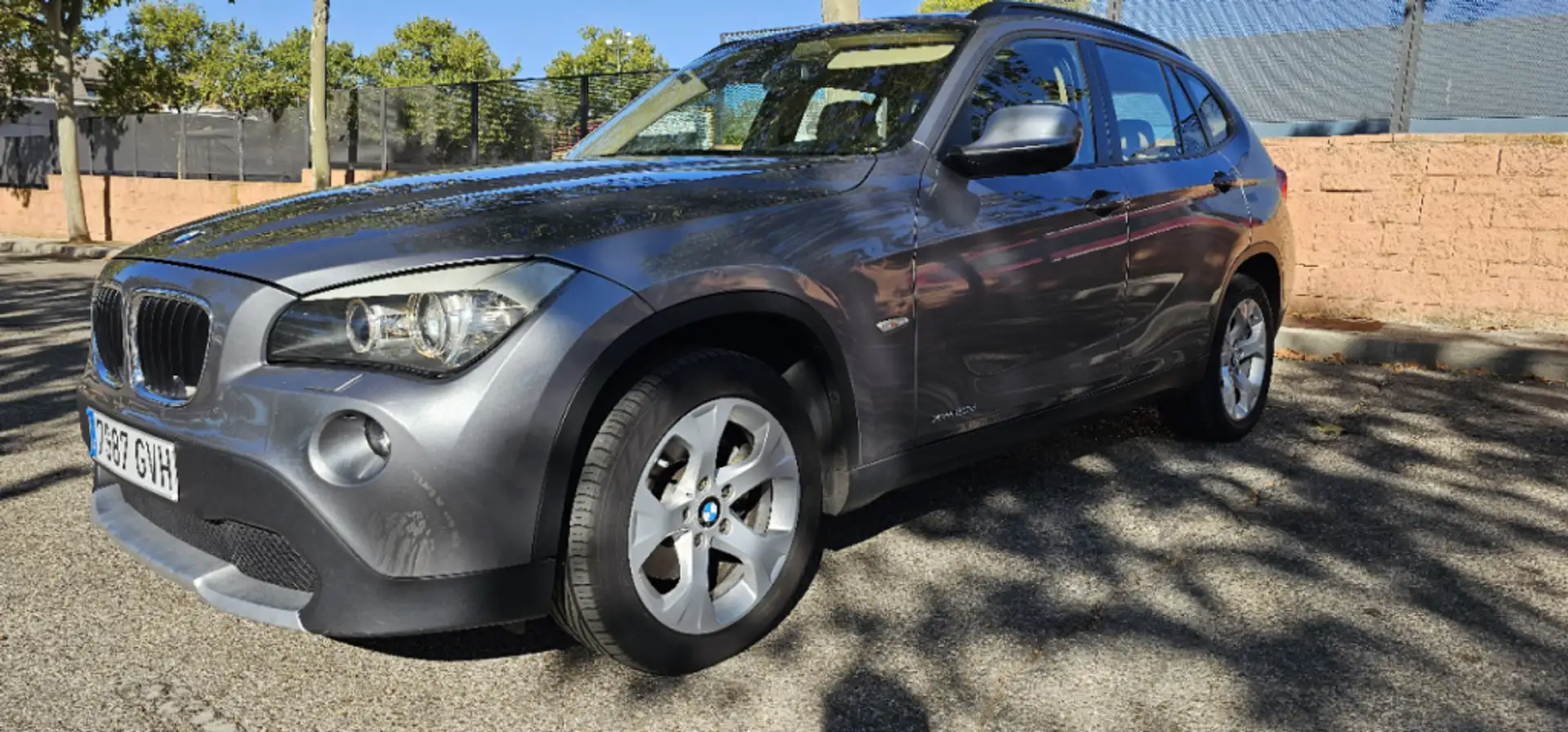 BMW X1 xDrive 20dA Gris - 1
