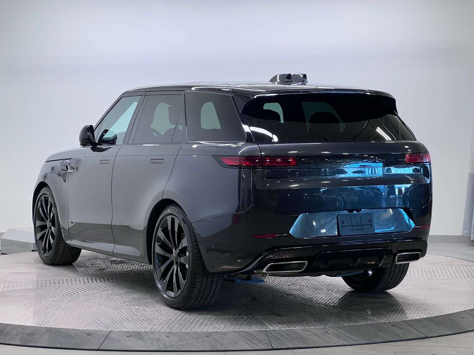 2026 Land Rover Range Rover Sport P400 DYNAMIC HSE alt 3