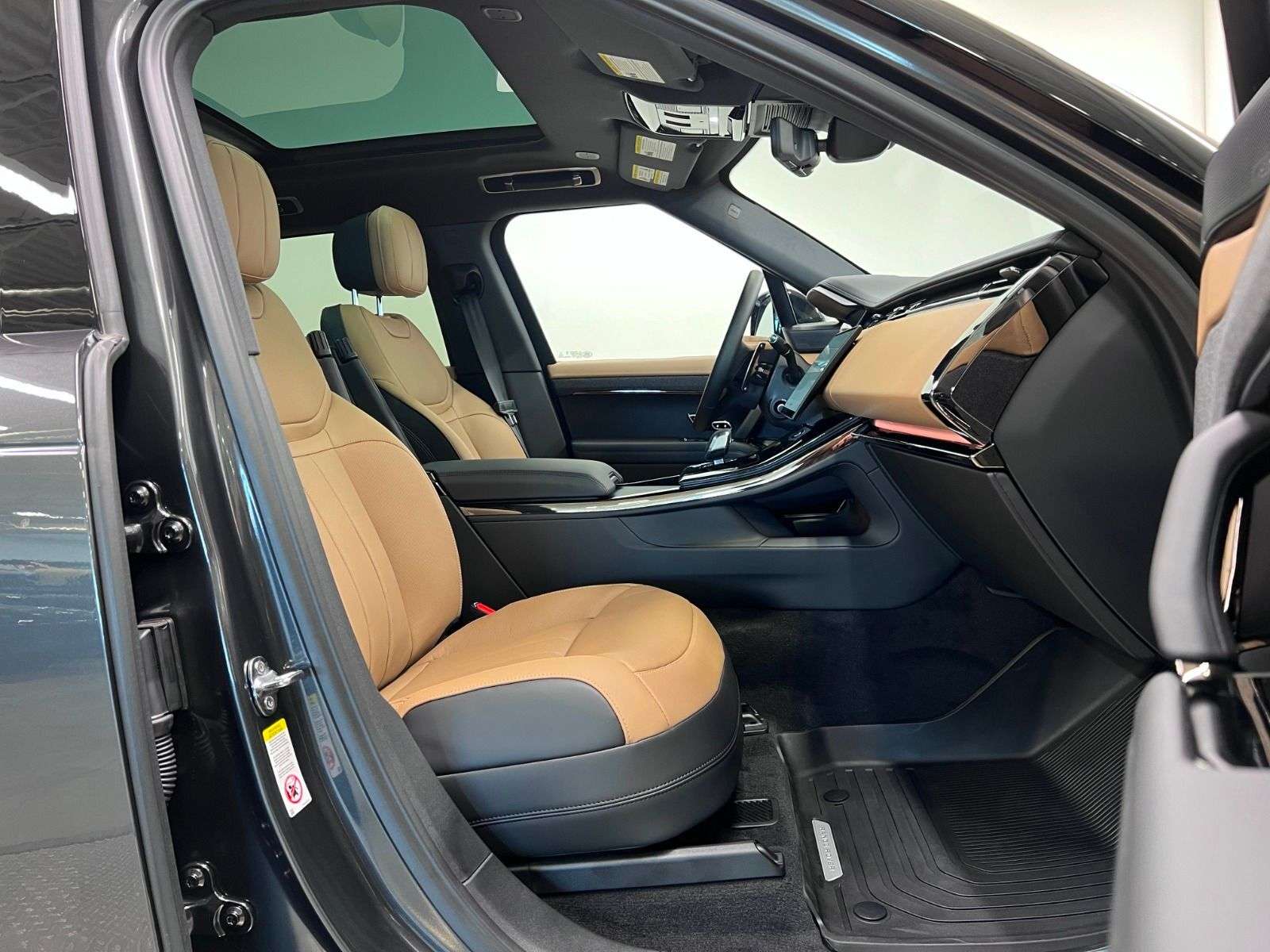 2026 Land Rover Range Rover Sport P400 DYNAMIC HSE alt 5
