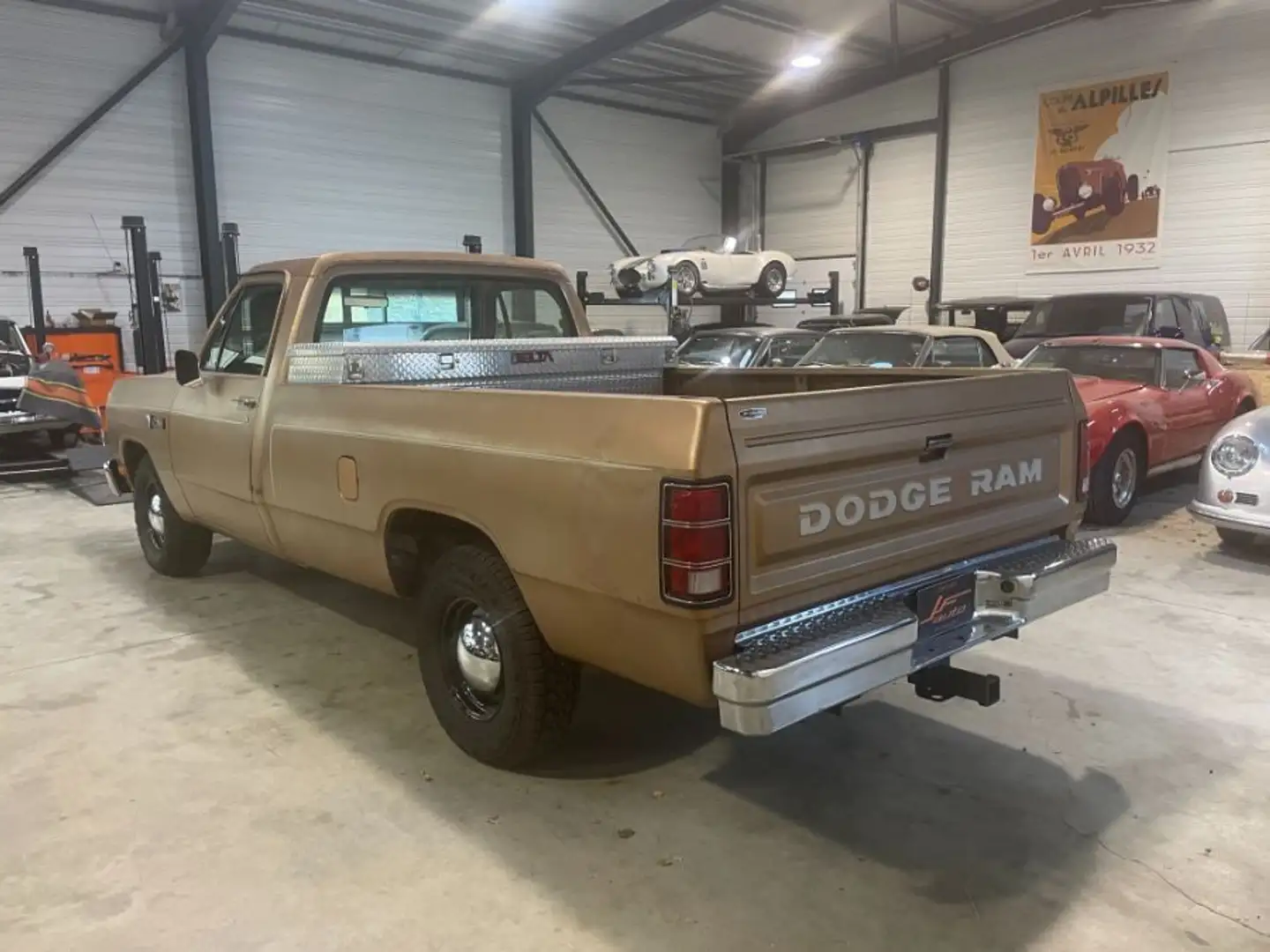 Dodge RAM 3.7 D100 6 CYLINDRES Maro - 2