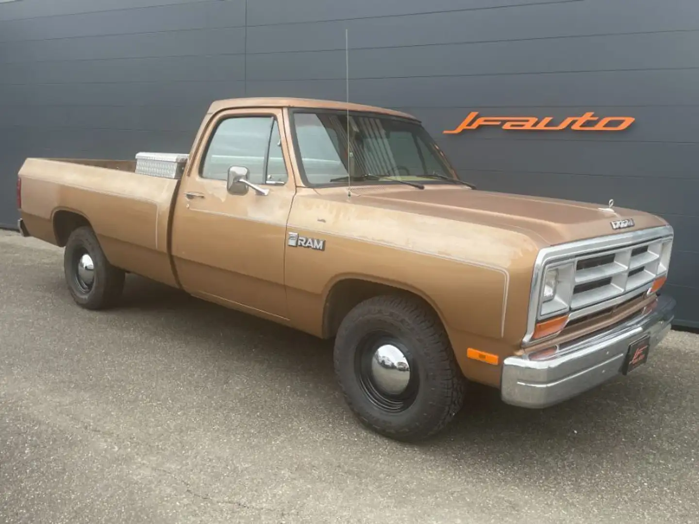 Dodge RAM 3.7 D100 6 CYLINDRES Maro - 1
