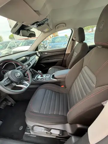 Alfa Romeo Stelvio view 10