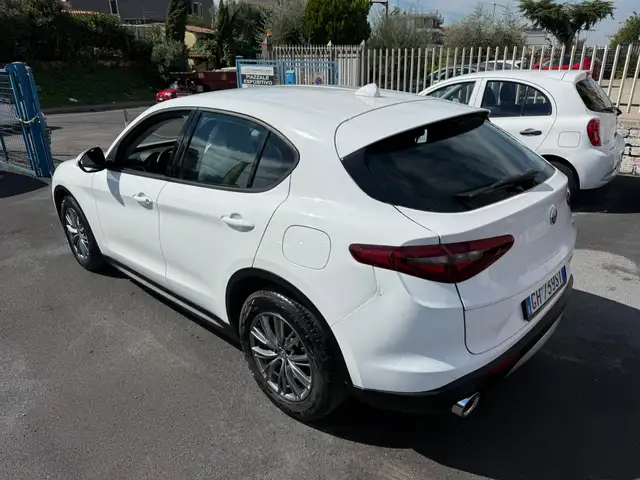 Alfa Romeo Stelvio view 3