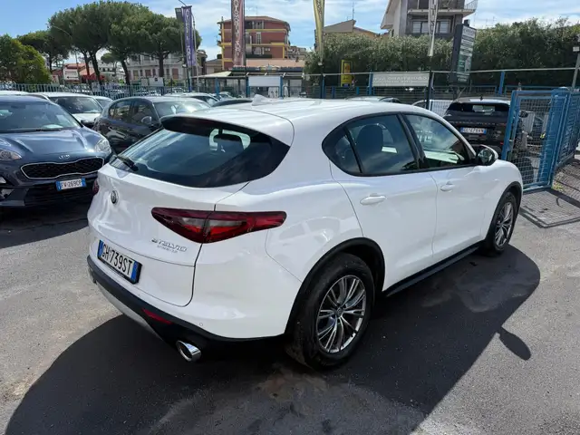 Alfa Romeo Stelvio view 5
