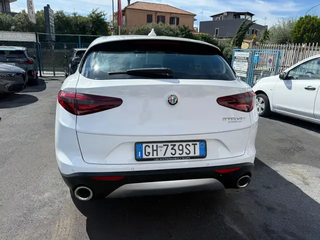 Alfa Romeo Stelvio view 4