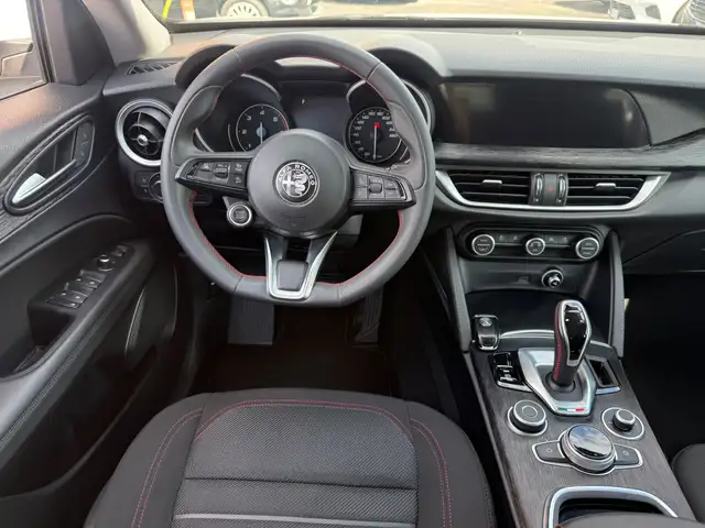 Alfa Romeo Stelvio view 8