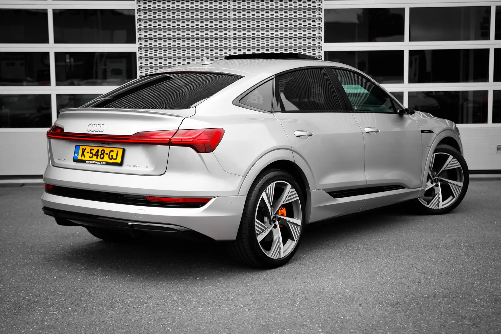 Audi e-tron Sportback 55 quattro S edition 408pk | Panoramadak Grijs - 2