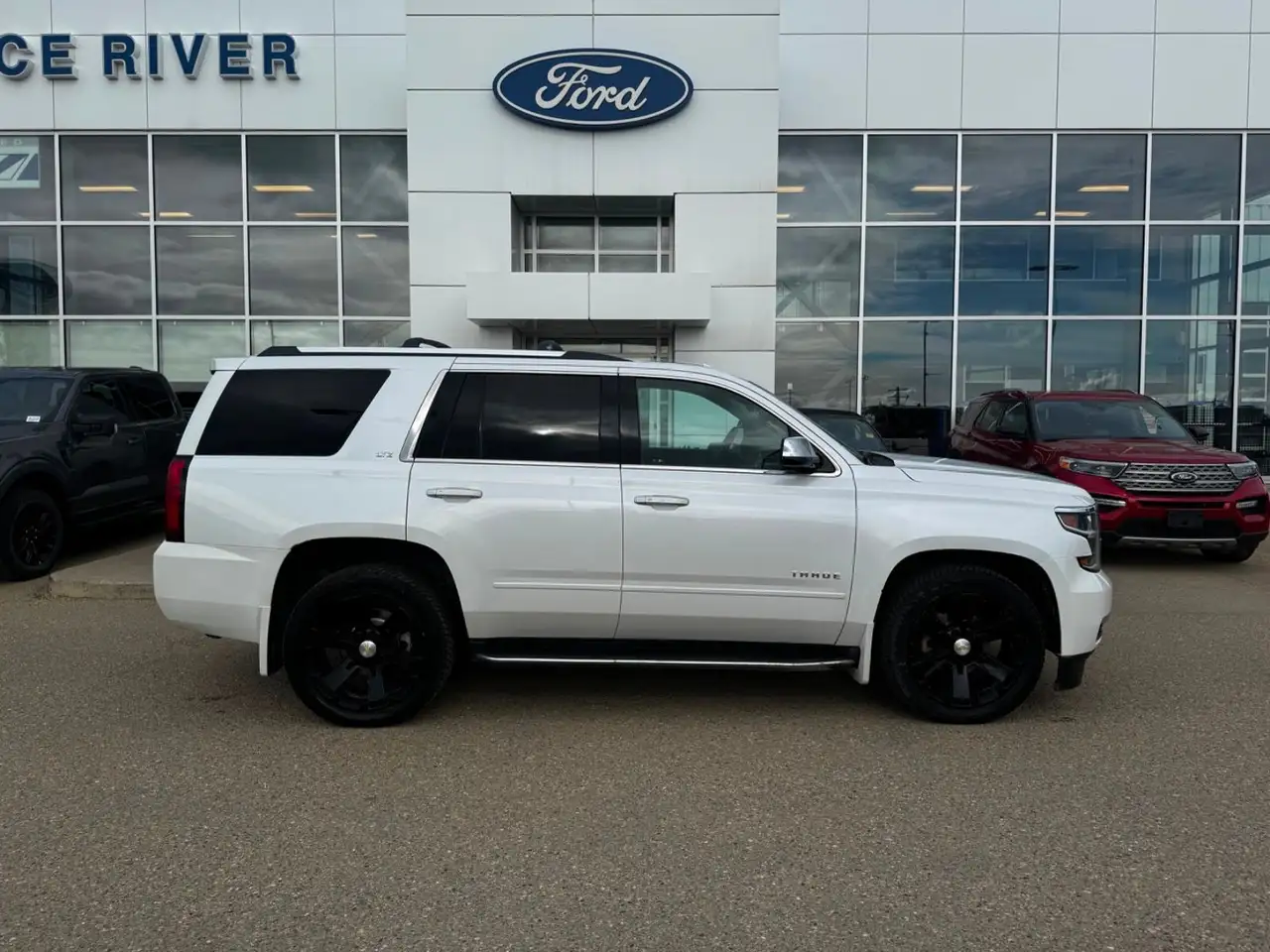 Chevrolet Tahoe снимка Chevrolet Tahoe