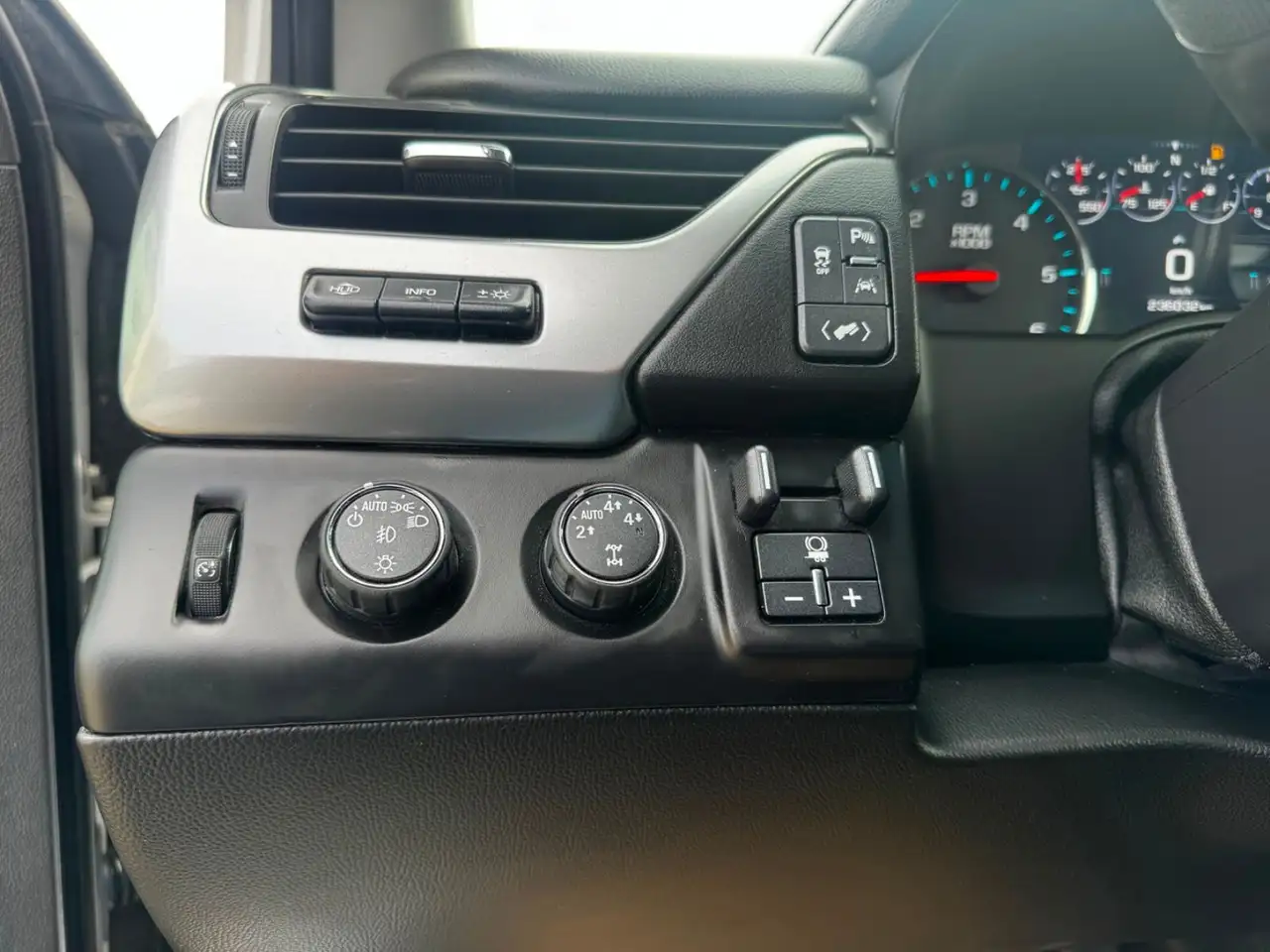 Chevrolet Tahoe снимка Chevrolet Tahoe