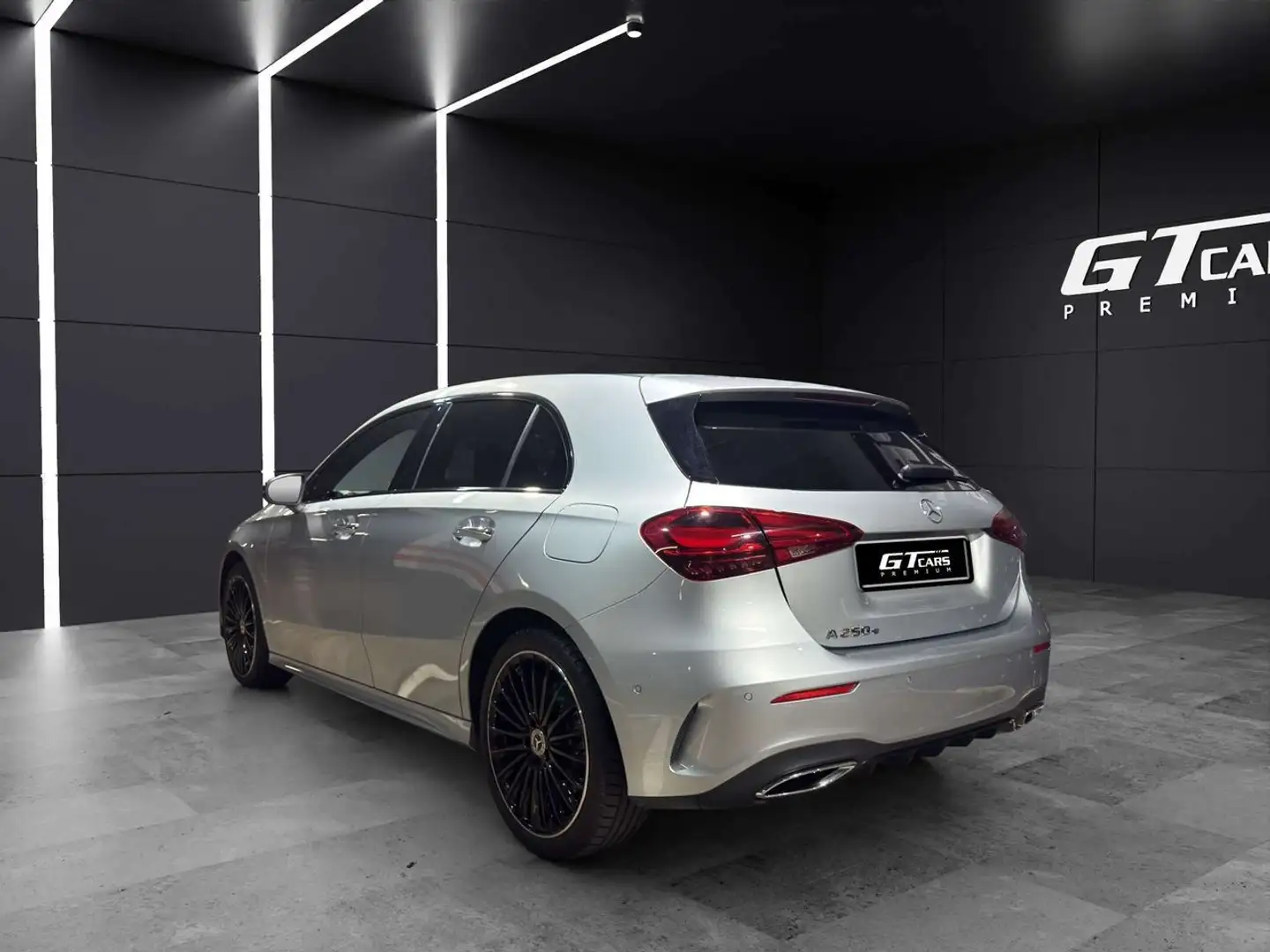 Mercedes-Benz A 250 250e AMG Plateado - 2