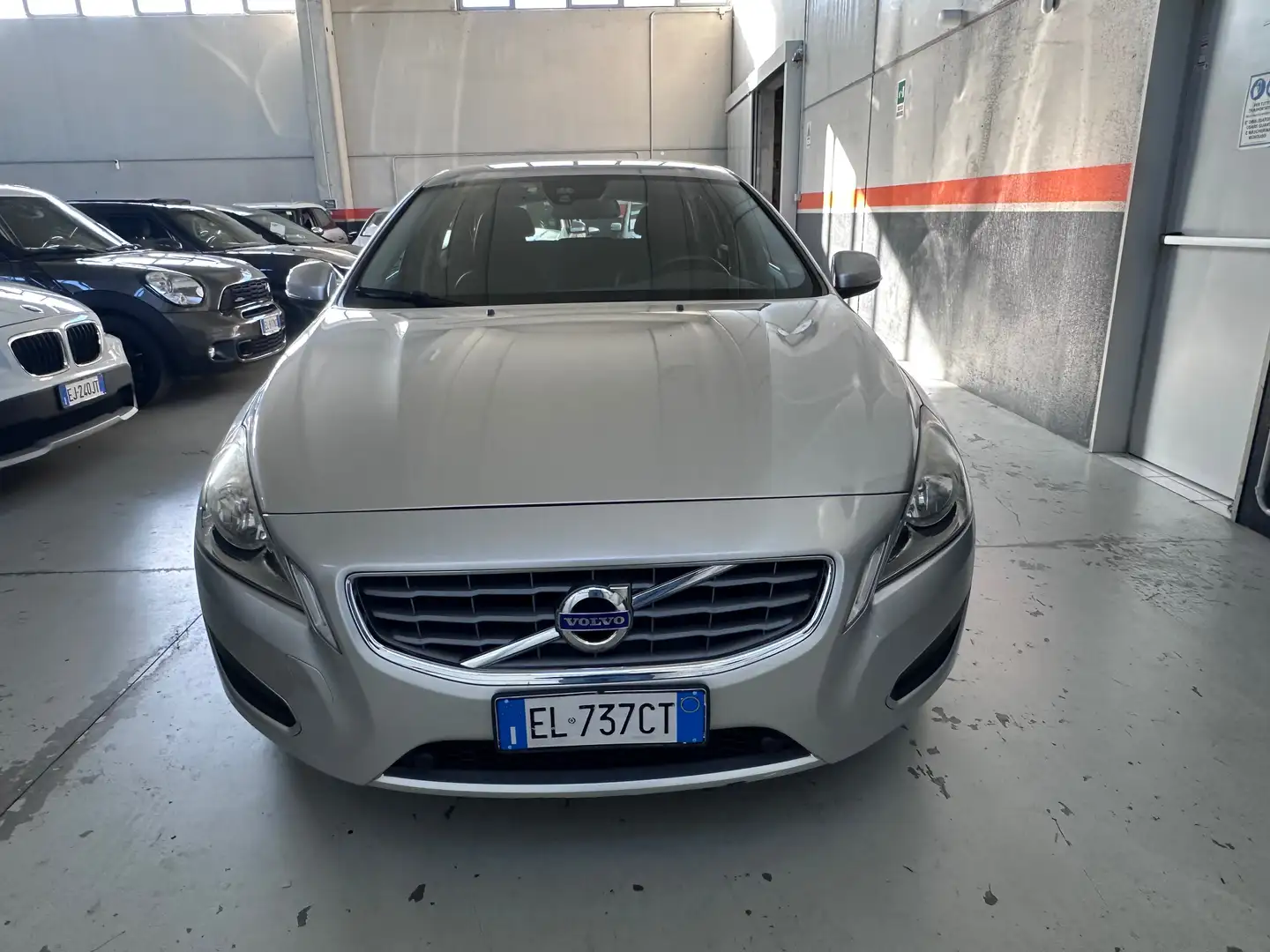 Volvo V60 V60 I 2012 2.0 d4 ved (d3) Momentum Argent - 2