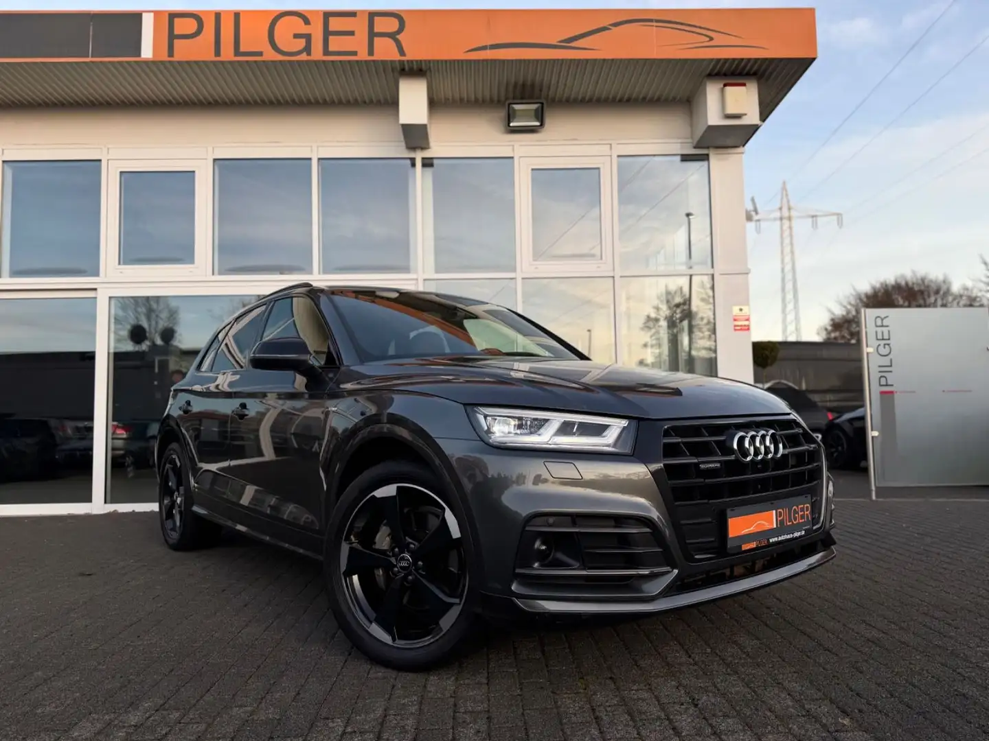 Audi Q5 40 TDI Quattro S-Line*Virtual*Kam*ACC*Ahk*LED Grau - 1