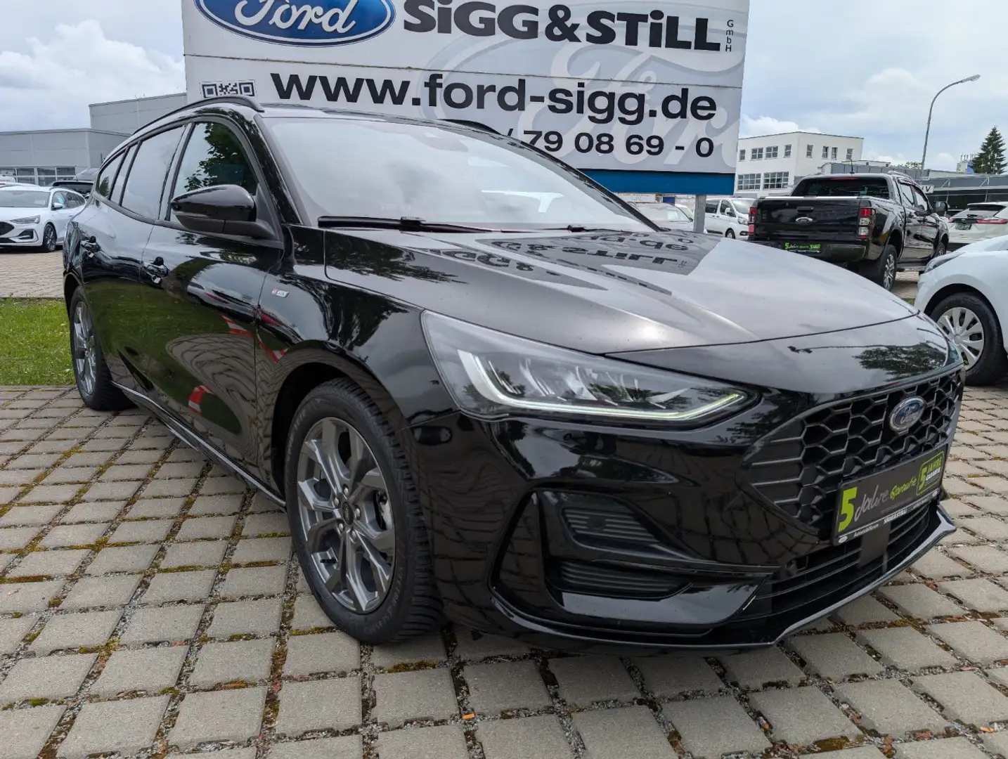 Ford Focus Turnier ST-Line AT ACC*LED*NAV*SHZ*CAM*PDC Schwarz - 2