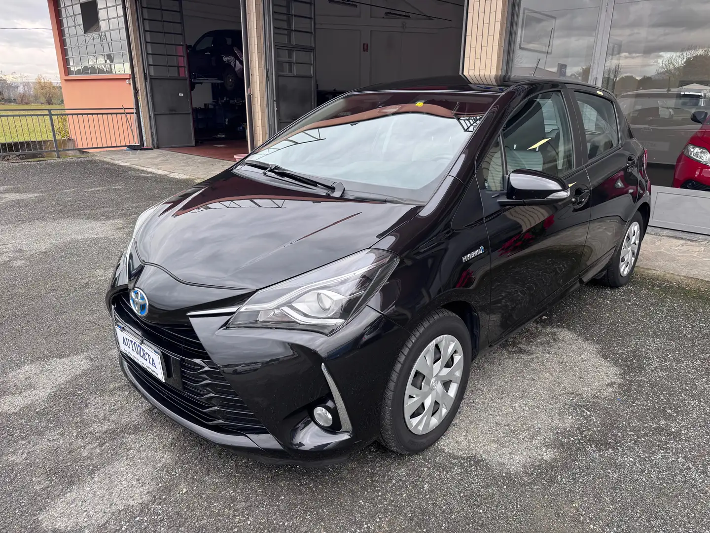 Toyota Yaris Yaris III 2017 5p 1.5h Active my18 Nero - 1