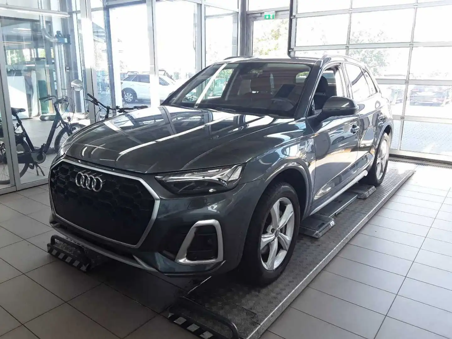 Audi Q5 2.0 TFSIe quattro S line NAVI Matrix 50 TFSI e ... Grau - 1