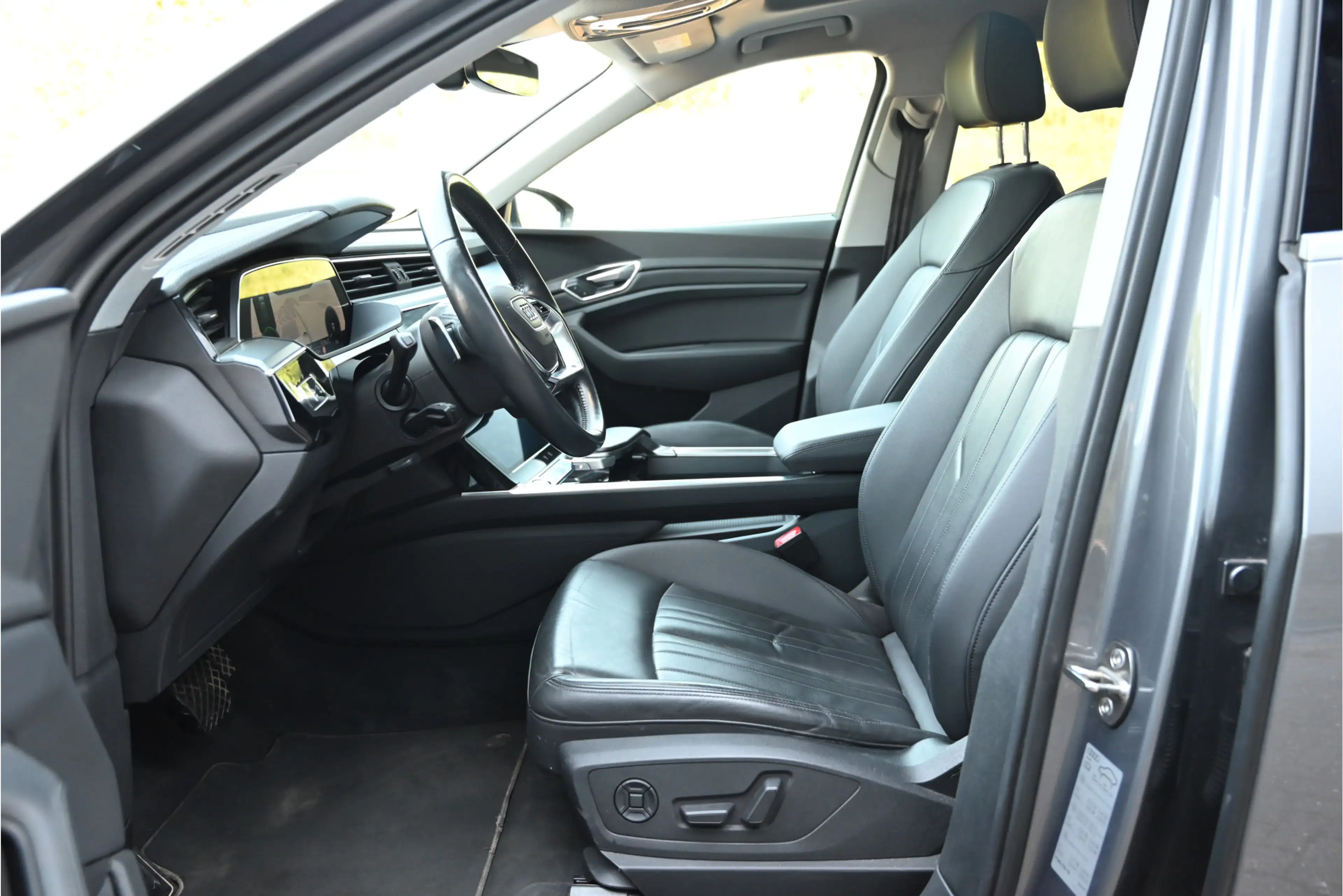 Audi e-tron 50 QUATTRO / PANO / LEDER / MEMORY / CAMERA / LED — photo 3