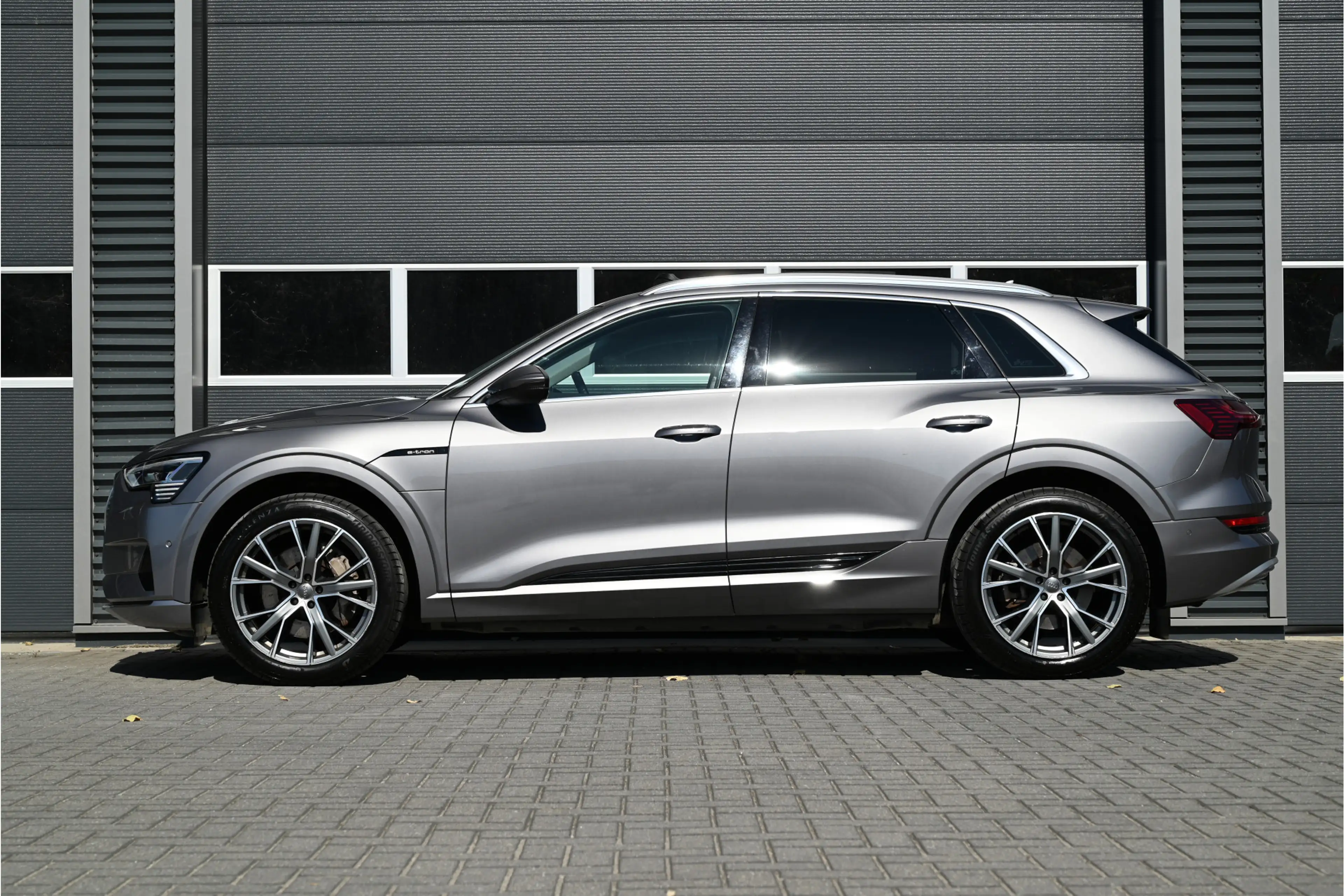 Audi e-tron 50 QUATTRO / PANO / LEDER / MEMORY / CAMERA / LED — photo 6