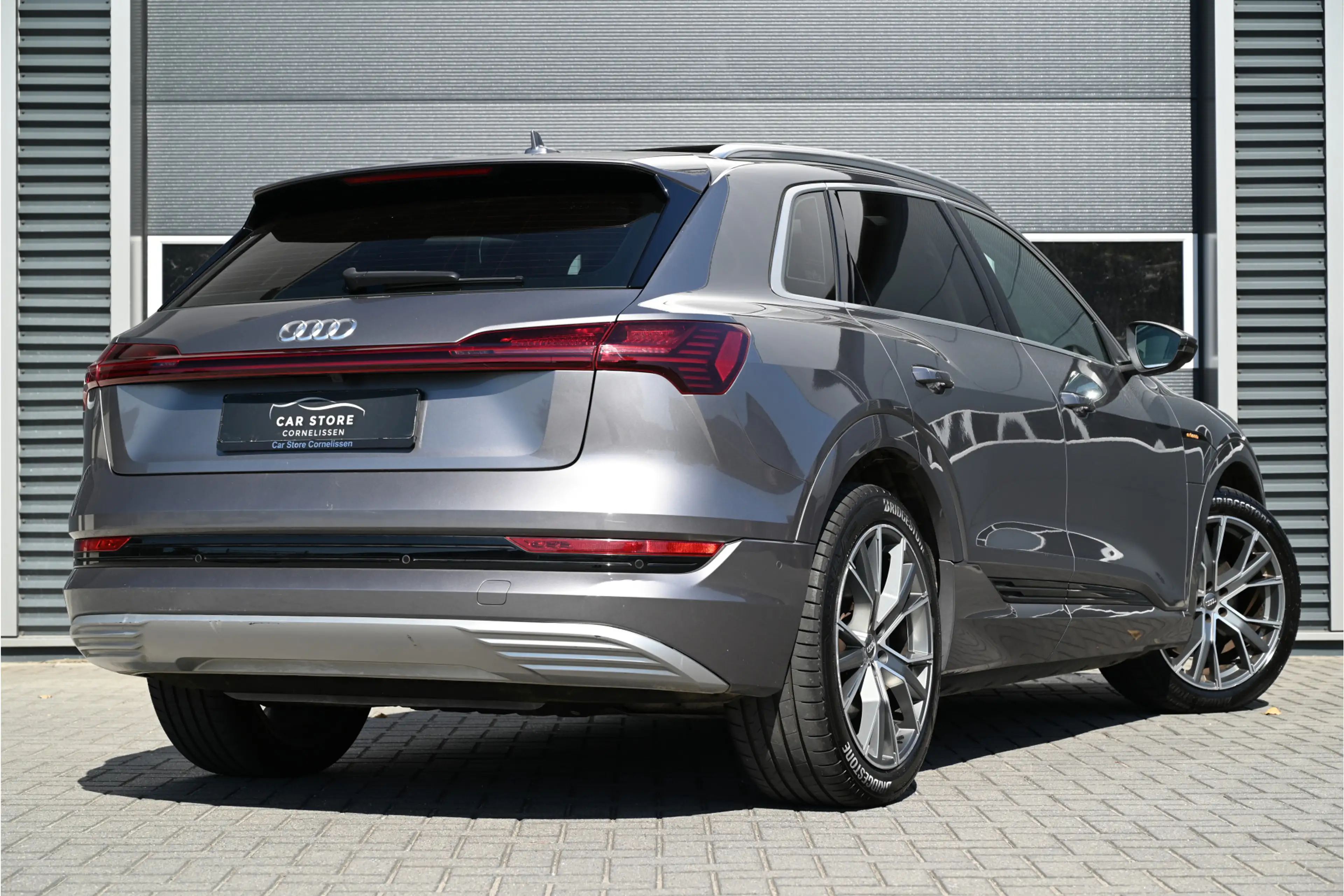 Audi e-tron 50 QUATTRO / PANO / LEDER / MEMORY / CAMERA / LED — photo 2