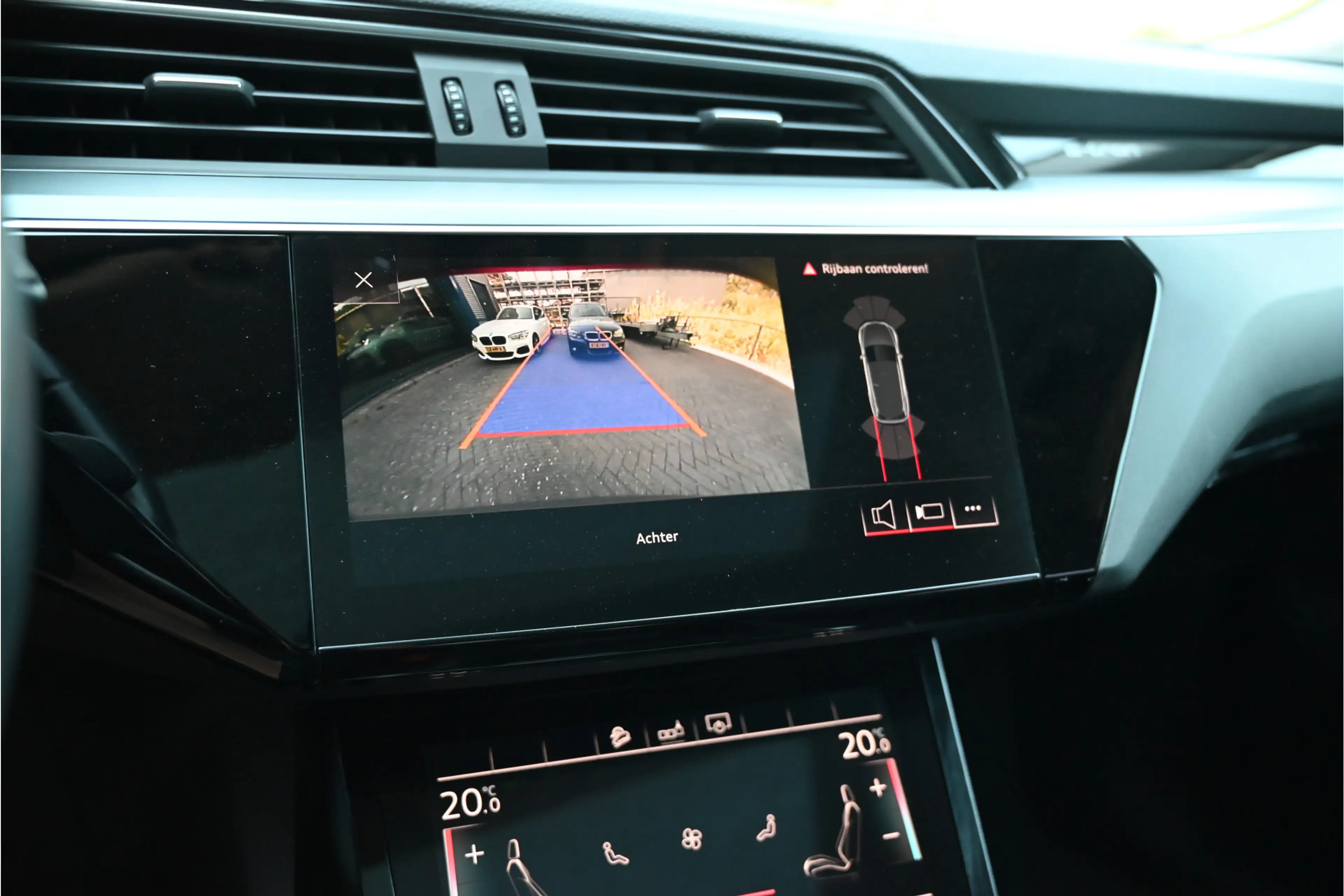 Audi e-tron 50 QUATTRO / PANO / LEDER / MEMORY / CAMERA / LED — photo 11