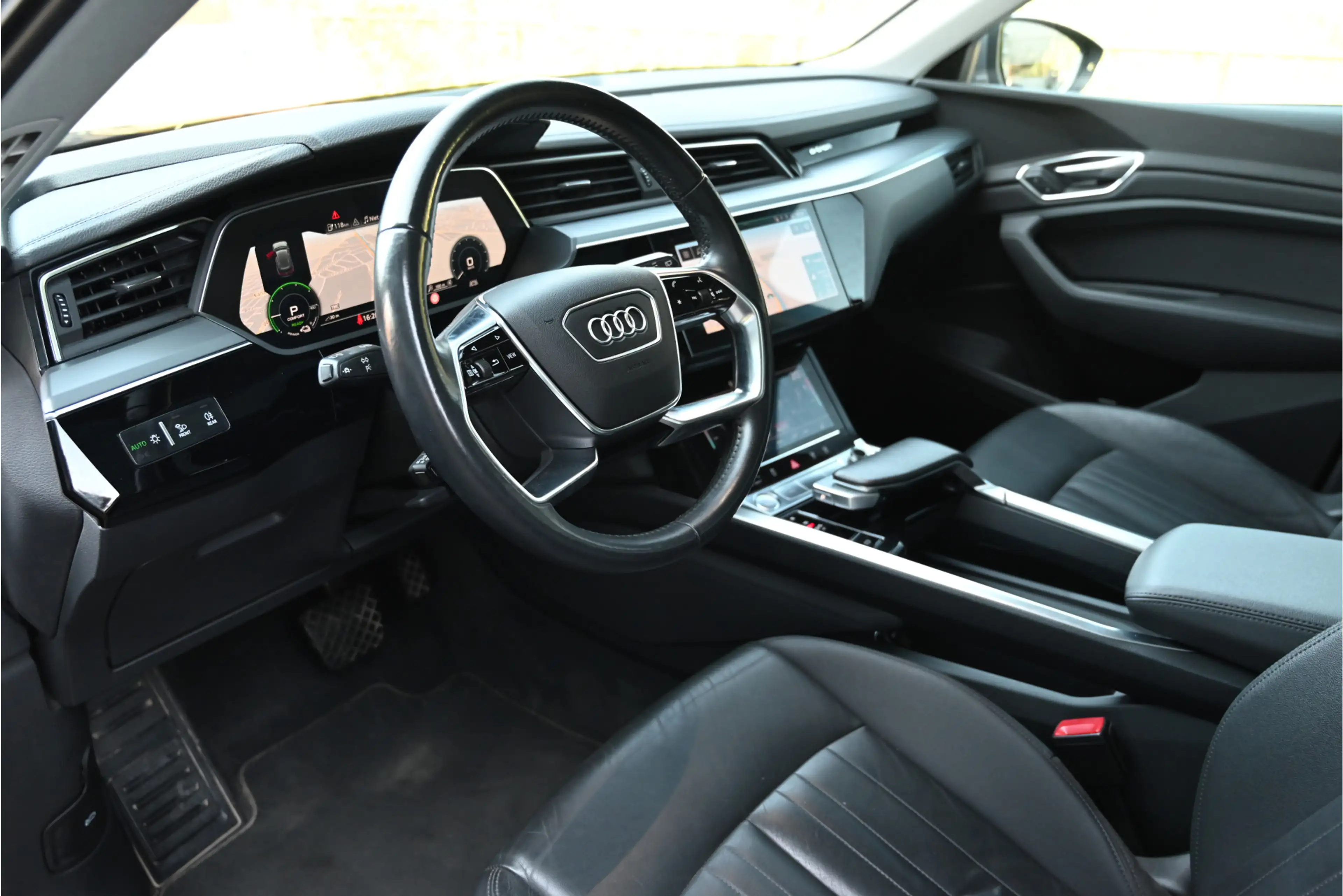 Audi e-tron 50 QUATTRO / PANO / LEDER / MEMORY / CAMERA / LED — photo 10