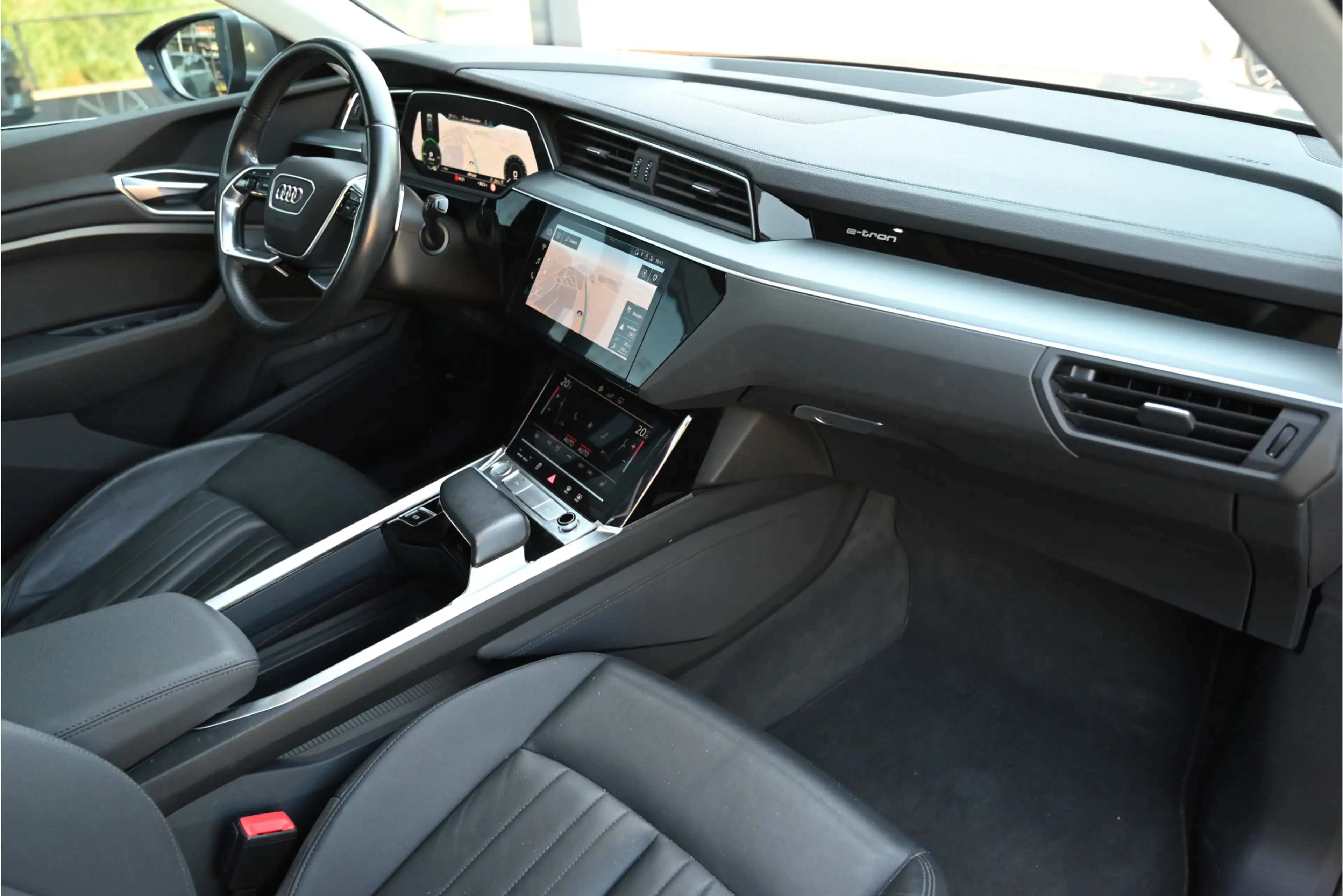 Audi e-tron 50 QUATTRO / PANO / LEDER / MEMORY / CAMERA / LED — photo 5