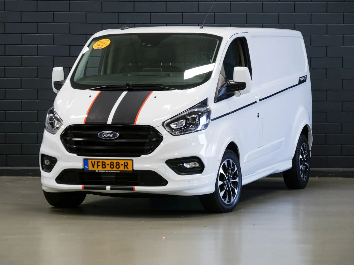 Ford Transit Custom 320 2.0 TDCI 185PK Automaat L2H1 Sport | TREKHAAK Wit - 2