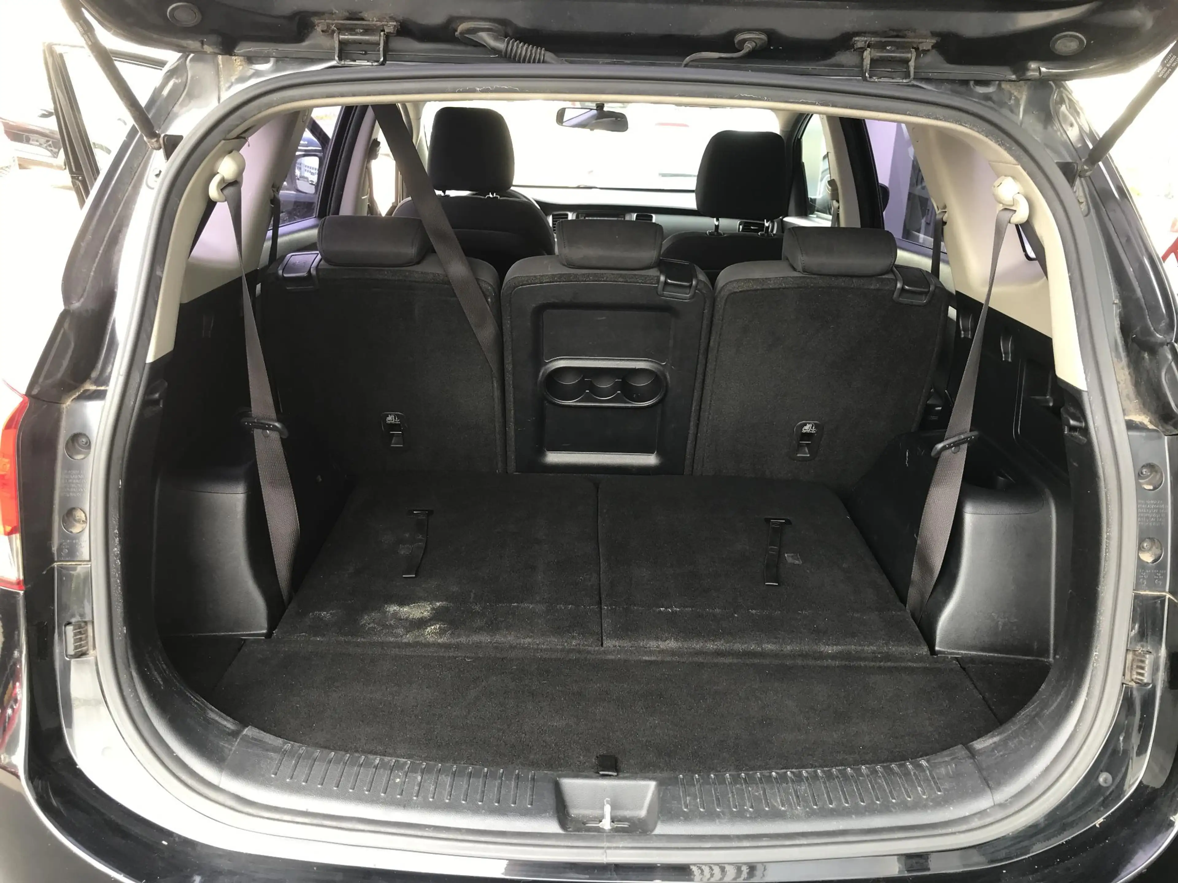 Kia Carens 1.6 ComfortLine 7 persoons — photo 9
