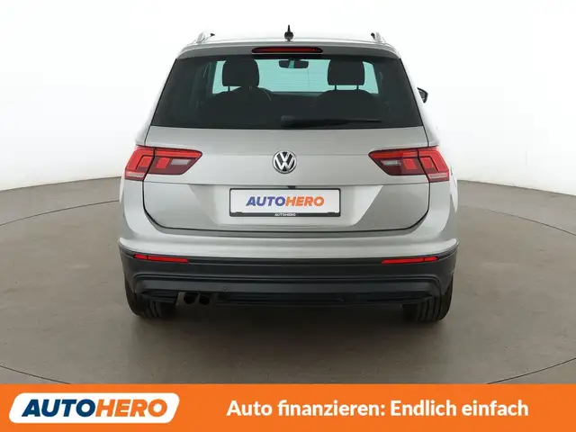 Volkswagen Tiguan view 5