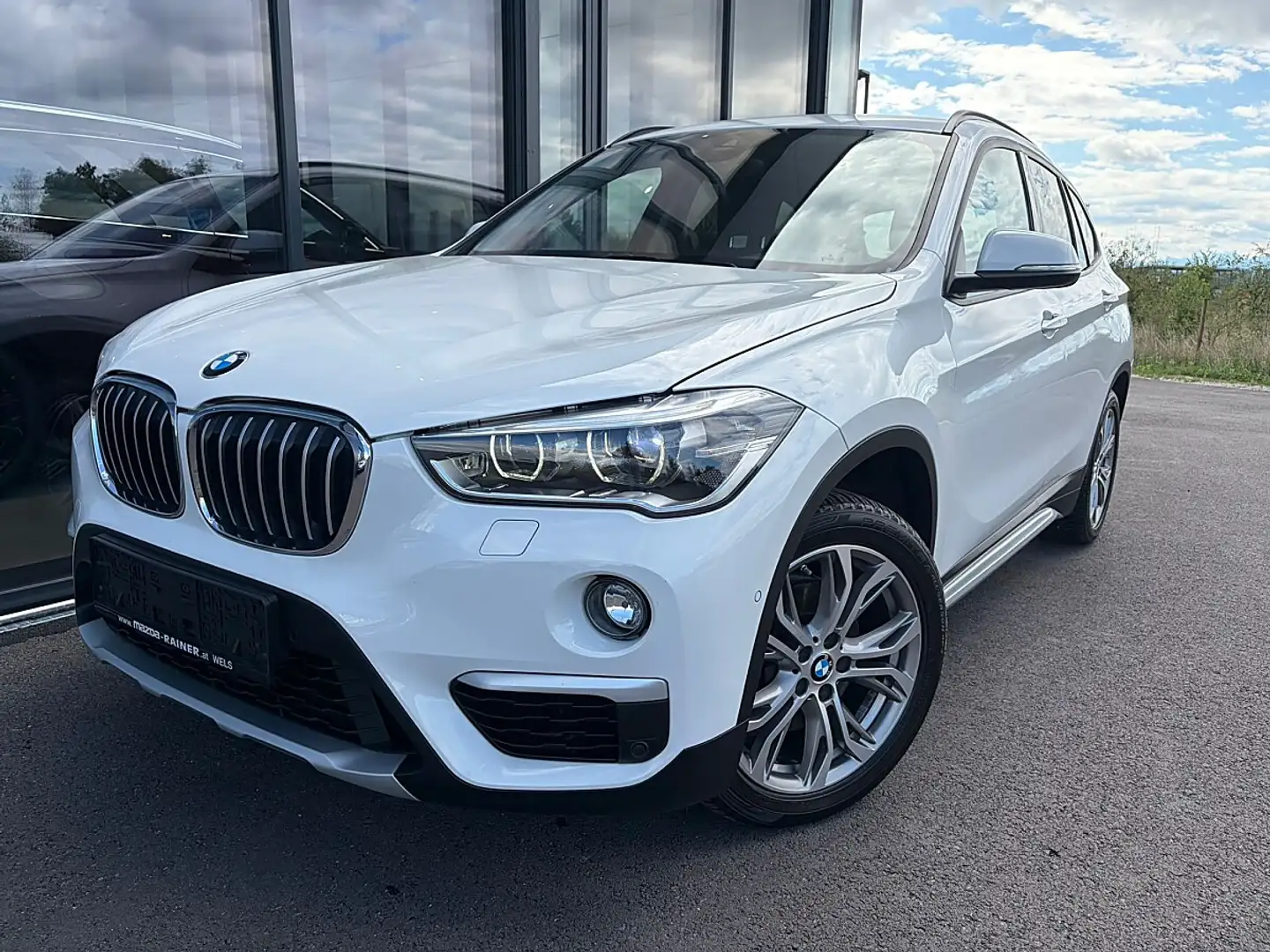 BMW X1 xDrive18d xLine / NAVI / LEDER Weiß - 1