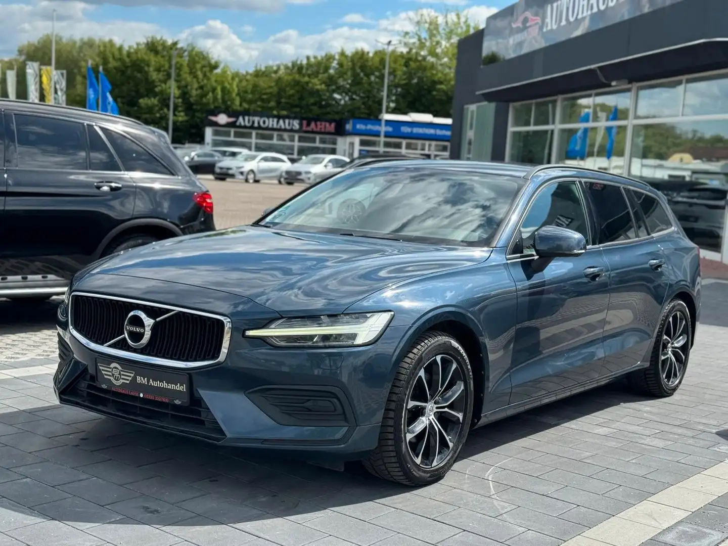 Volvo V60 2.0 D4 Kombi Momentum"1.HAND"NAVI"AHK"LED" Blauw - 2
