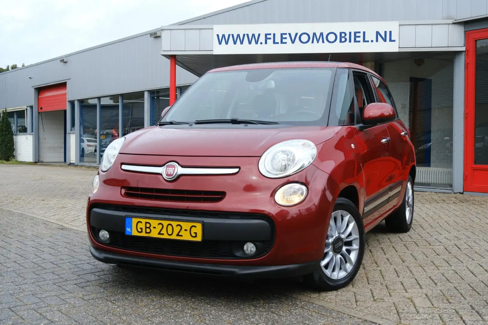 Fiat 500L 0.9 TwinAir Lounge Pano|Clima|Navi|LMV|Cruise Rood - 1