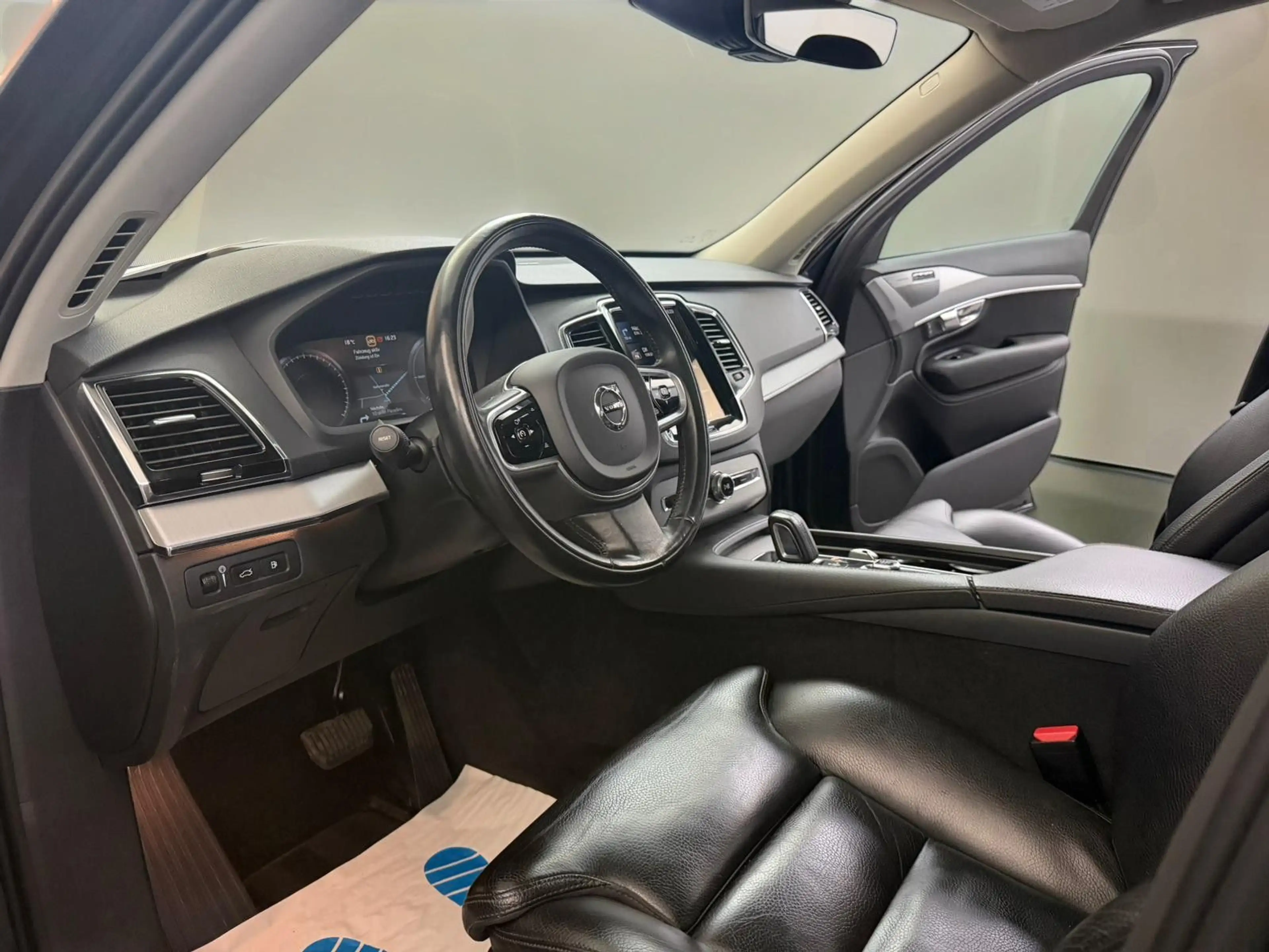 Volvo XC90 T8 Inscription*AWD*AHK*PANO*360*XENIUM*22Z — photo 9